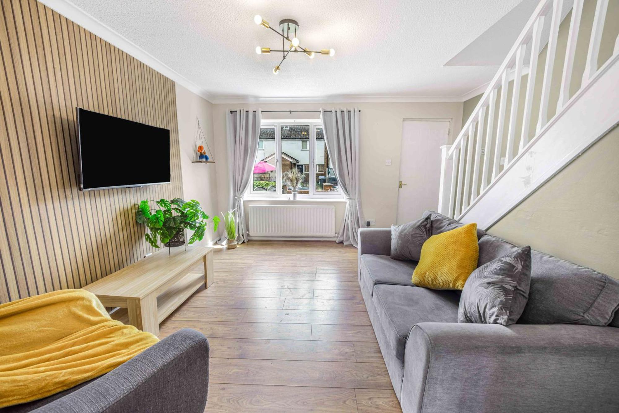 Centre House, Perfect For Long Stays! Parking, Wifi, Outdoor Space Holiday home *