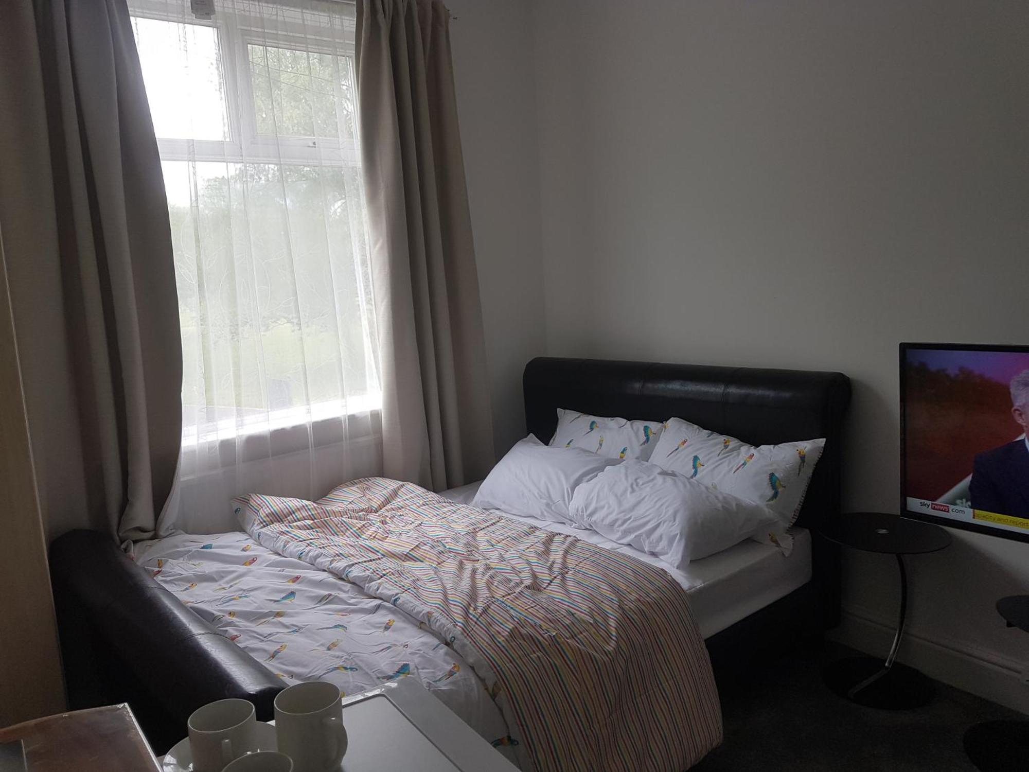 A Quiet & Comfortable 4 Bedroom House * Manchester