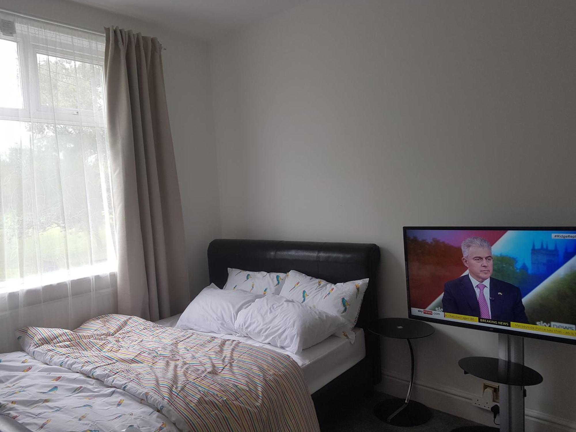 A Quiet & Comfortable 4 Bedroom House * Manchester