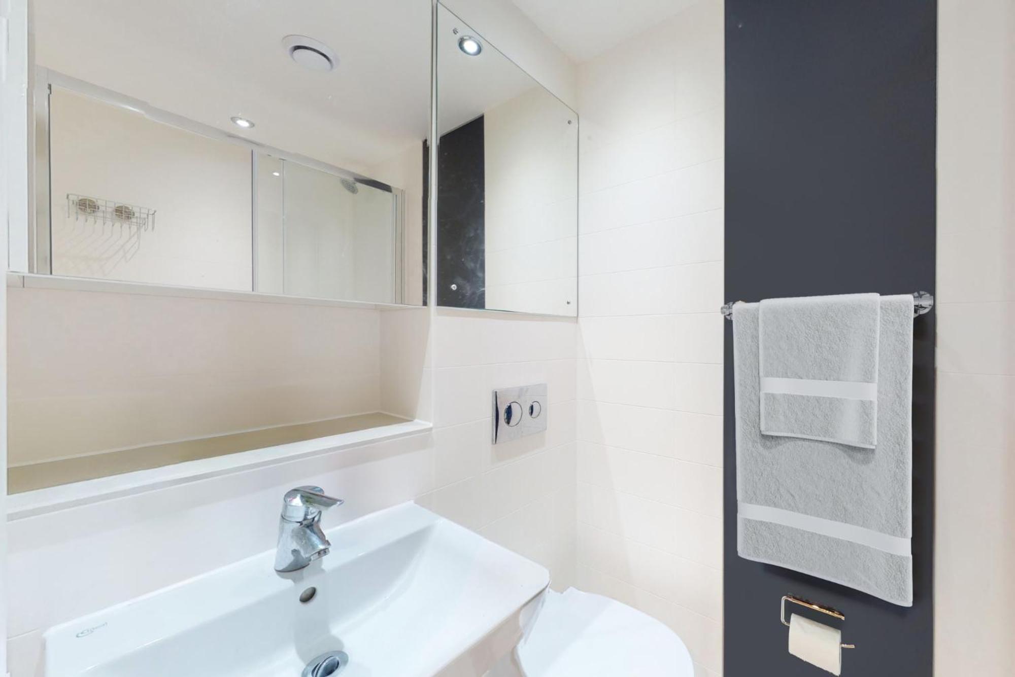 Private Bedrooms With Shared Kitchen, And 2 Bed At Canvas