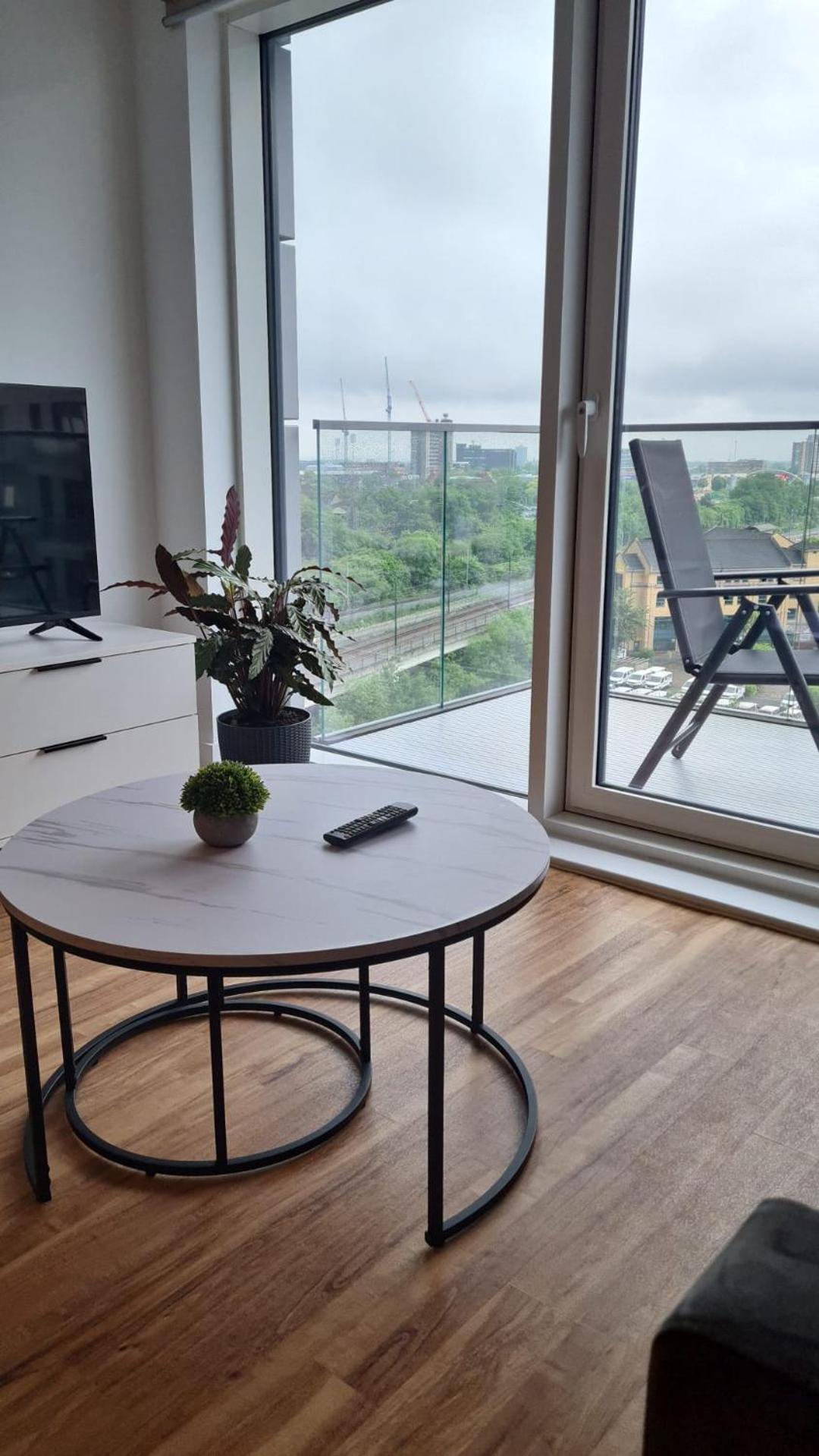New Penthouse Height Flat, View Balcony, Free Gym & Minimalistic * Manchester