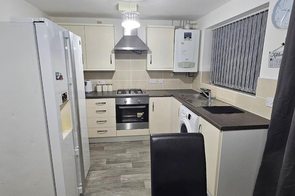The Wynne House - 3 Bedroom Luxury House With 5 Beds & Free Parking Near Centre, And A Walking Distance To The Etihad Stadium & Coop Live Arena Vakantiehuis Manchester