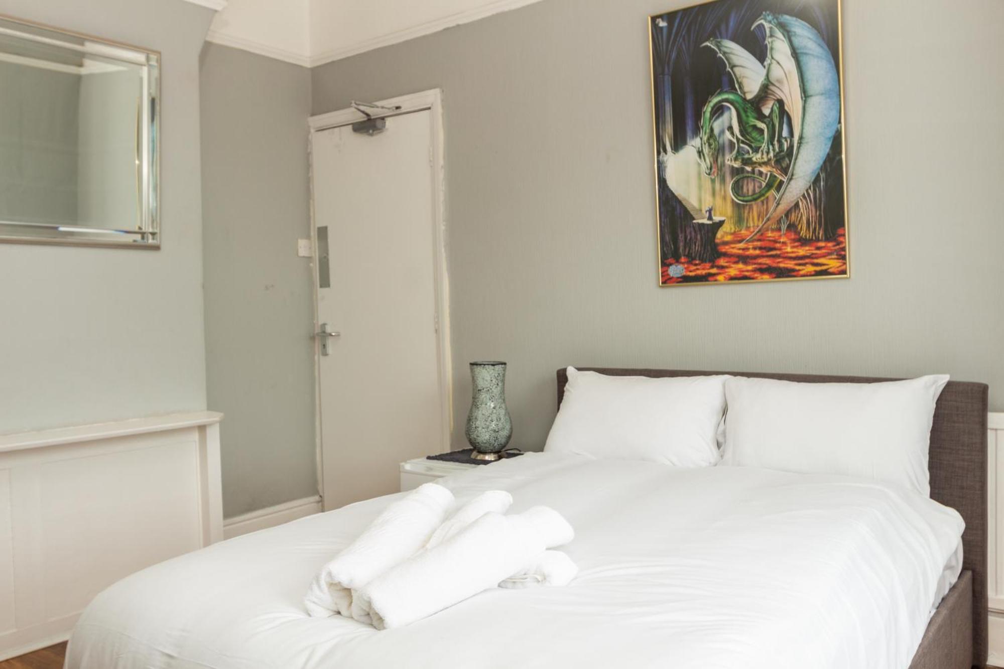 Spacious 3 - Private For 3 Guest house