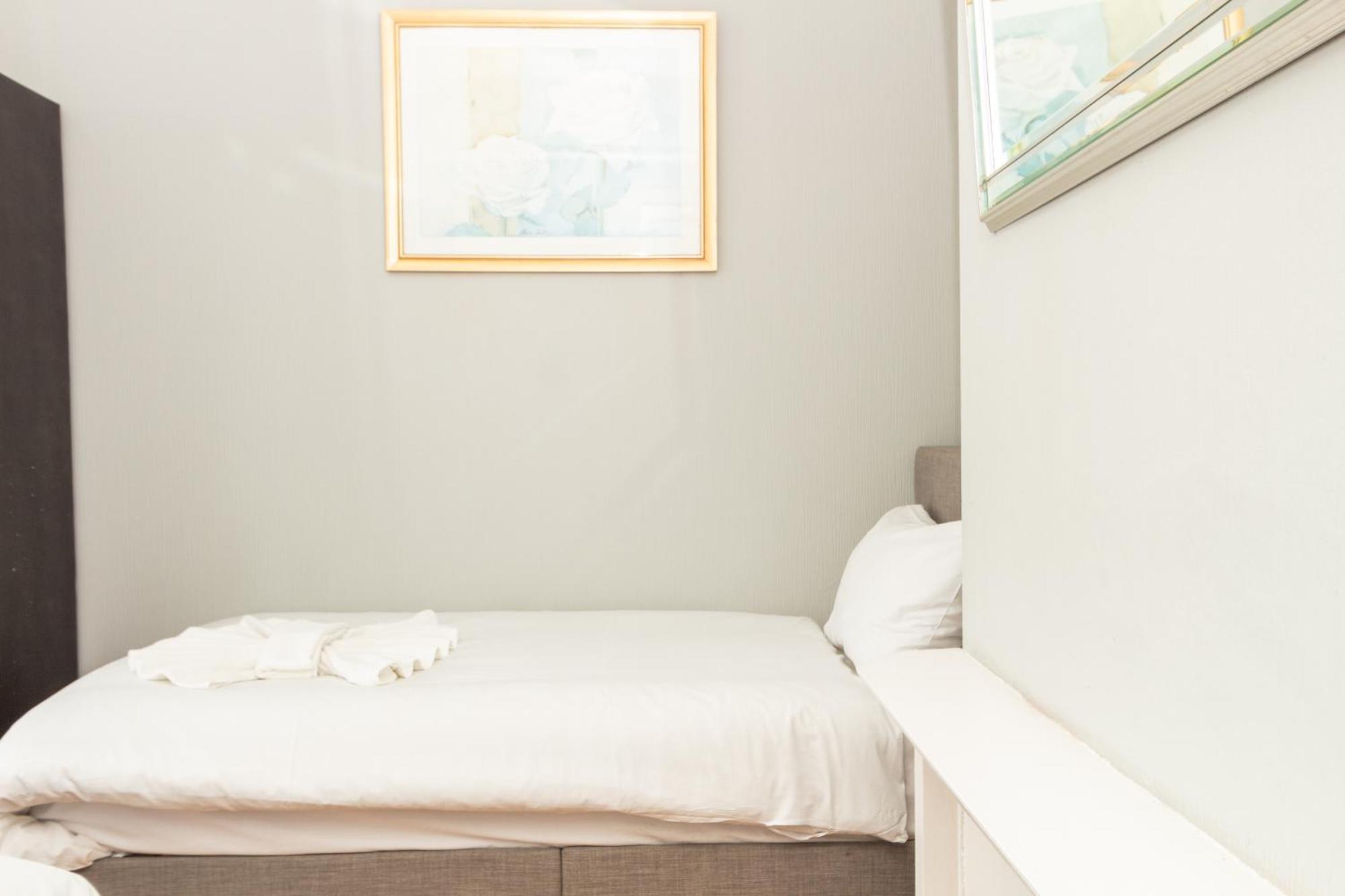Guest house Spacious 3 - Private For 3 Manchester