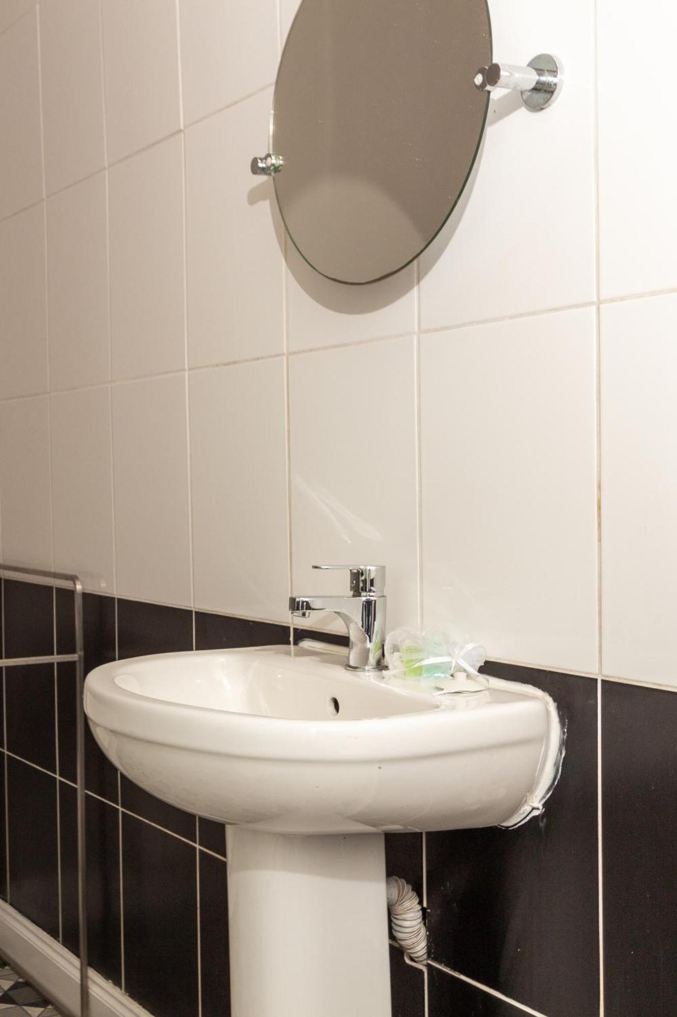 Spacious 3 - Private For 3 Manchester
