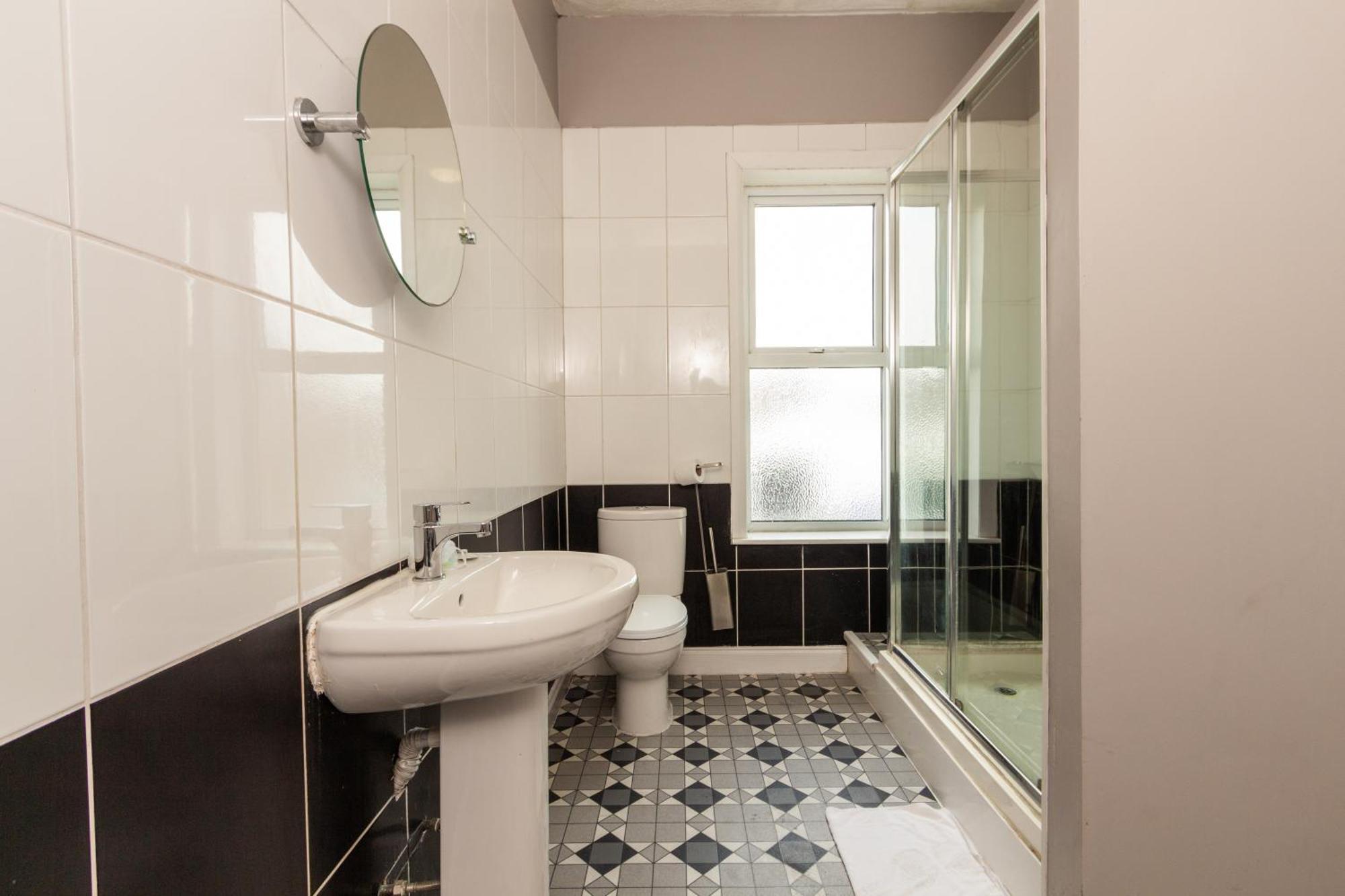 Spacious 3 - Private For 3 *