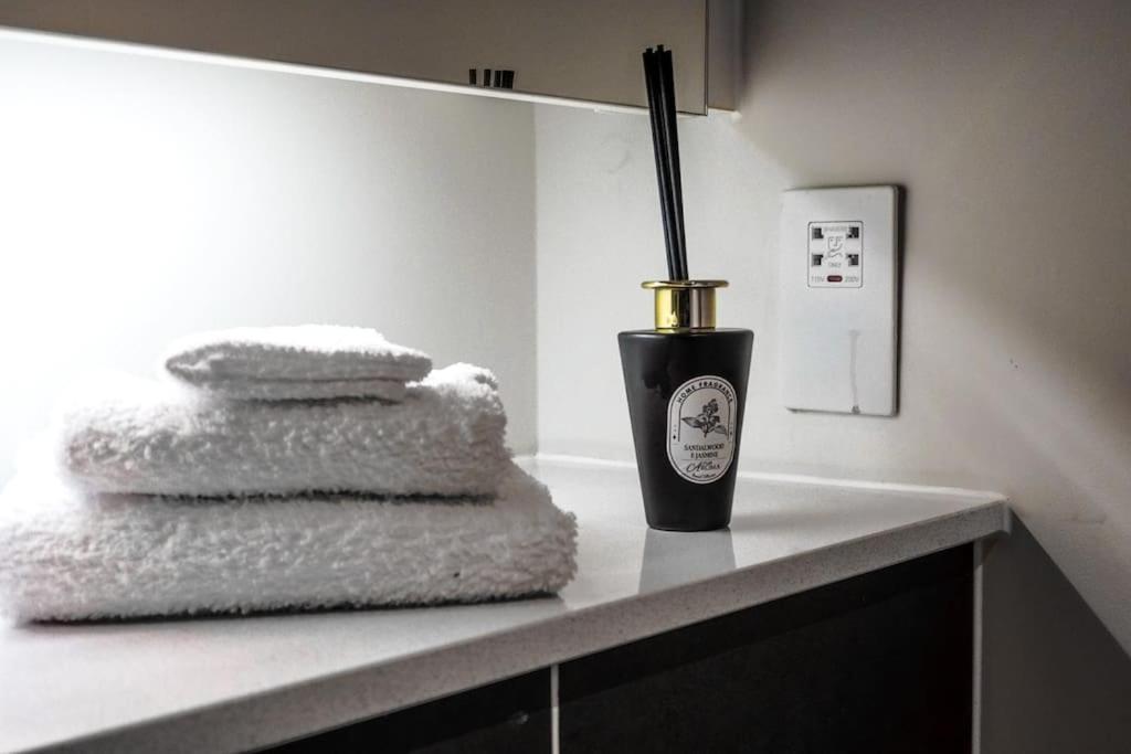 Apartment Retreat - Mcr - Free Netflix - Wifi - Parking Nearby *