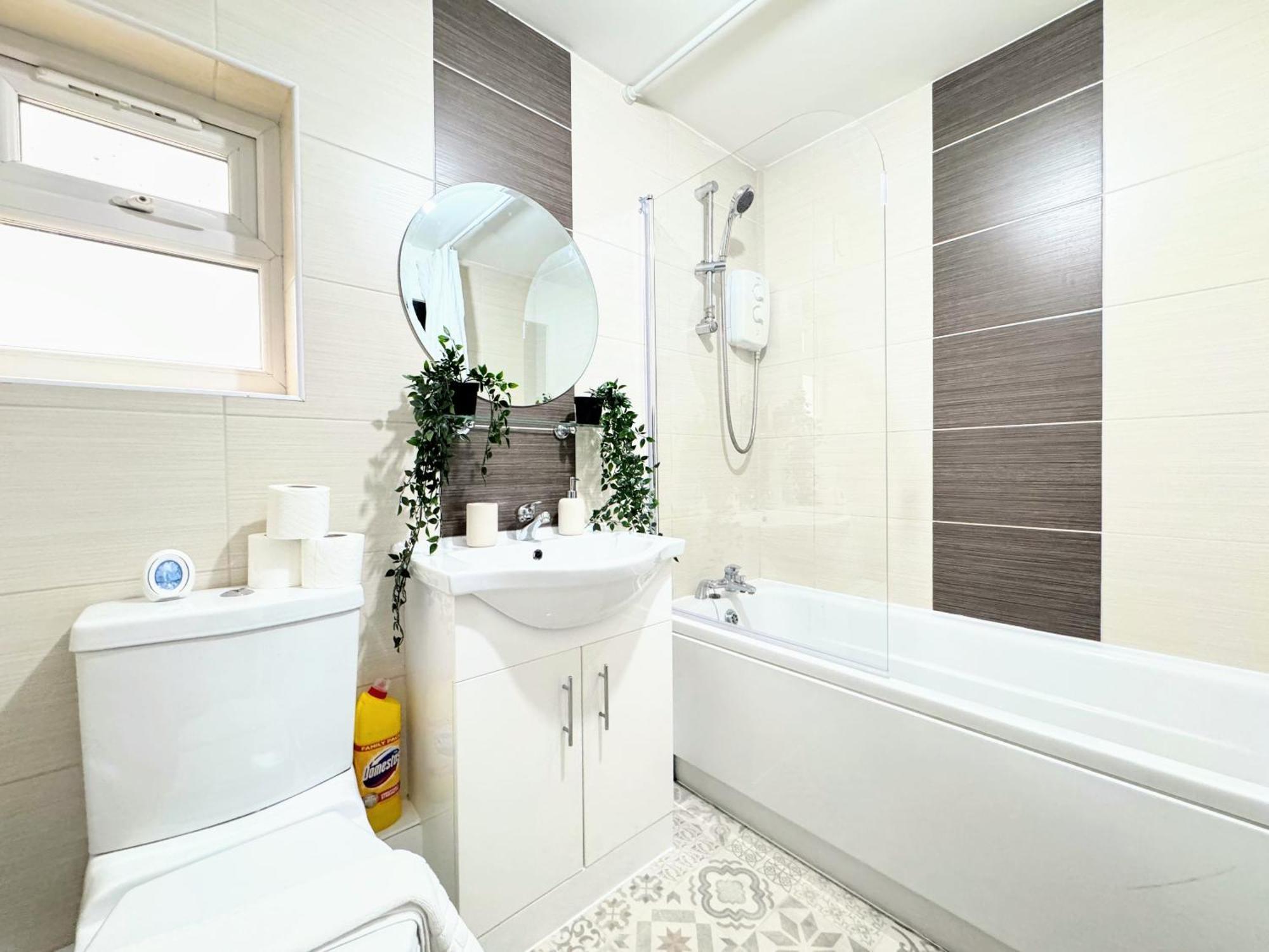 By Bevolve - Centre Apartment *