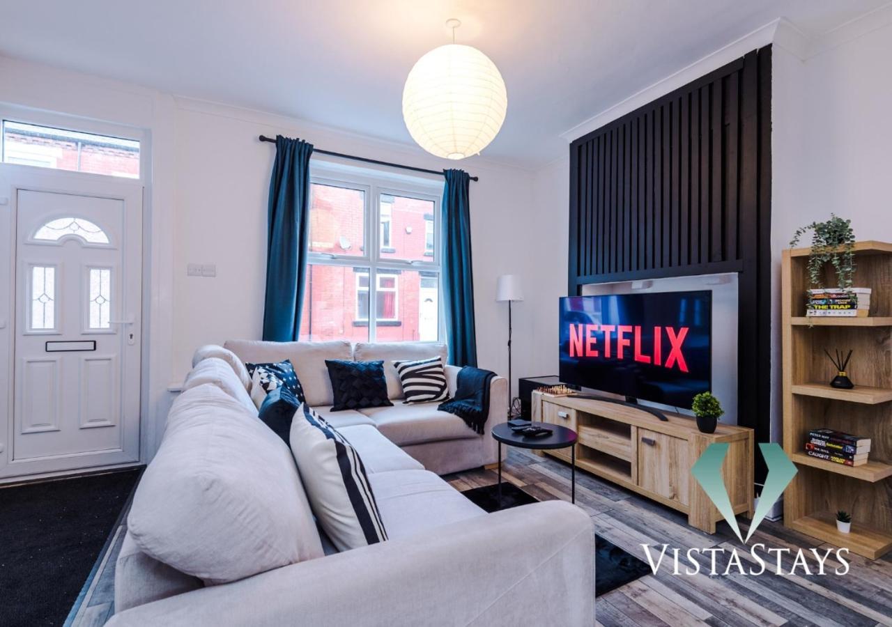 Modern 3 Bed With Pool Table And Parking Manchester