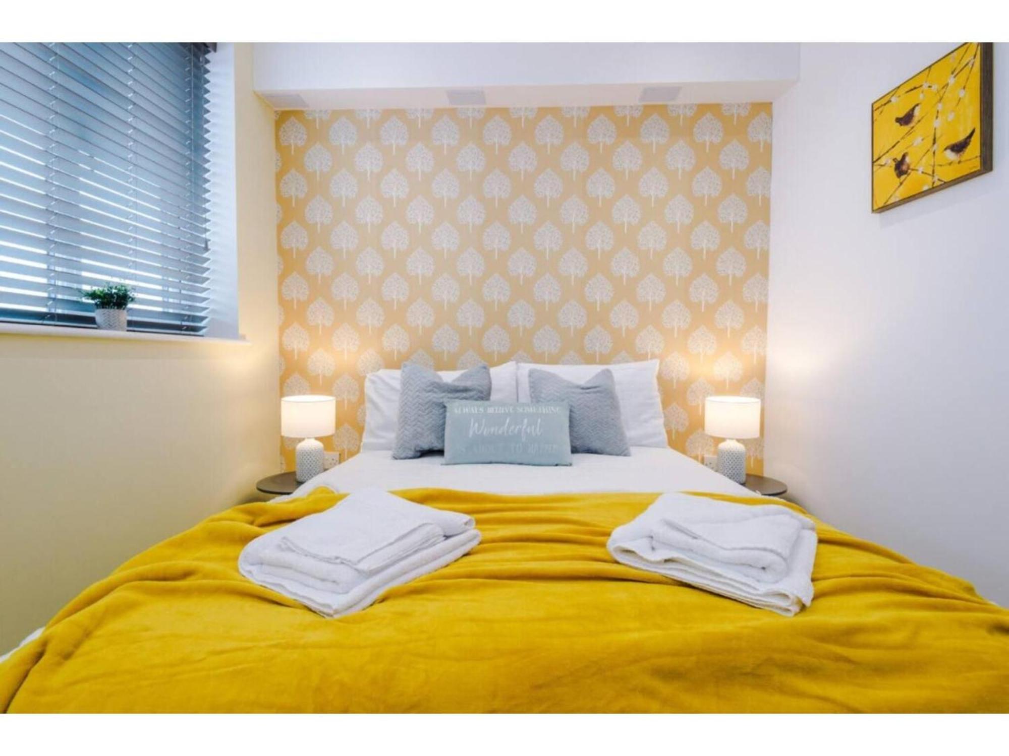 The Ecclesian Deluxe Near Trafford Centre Eccles Train Station *