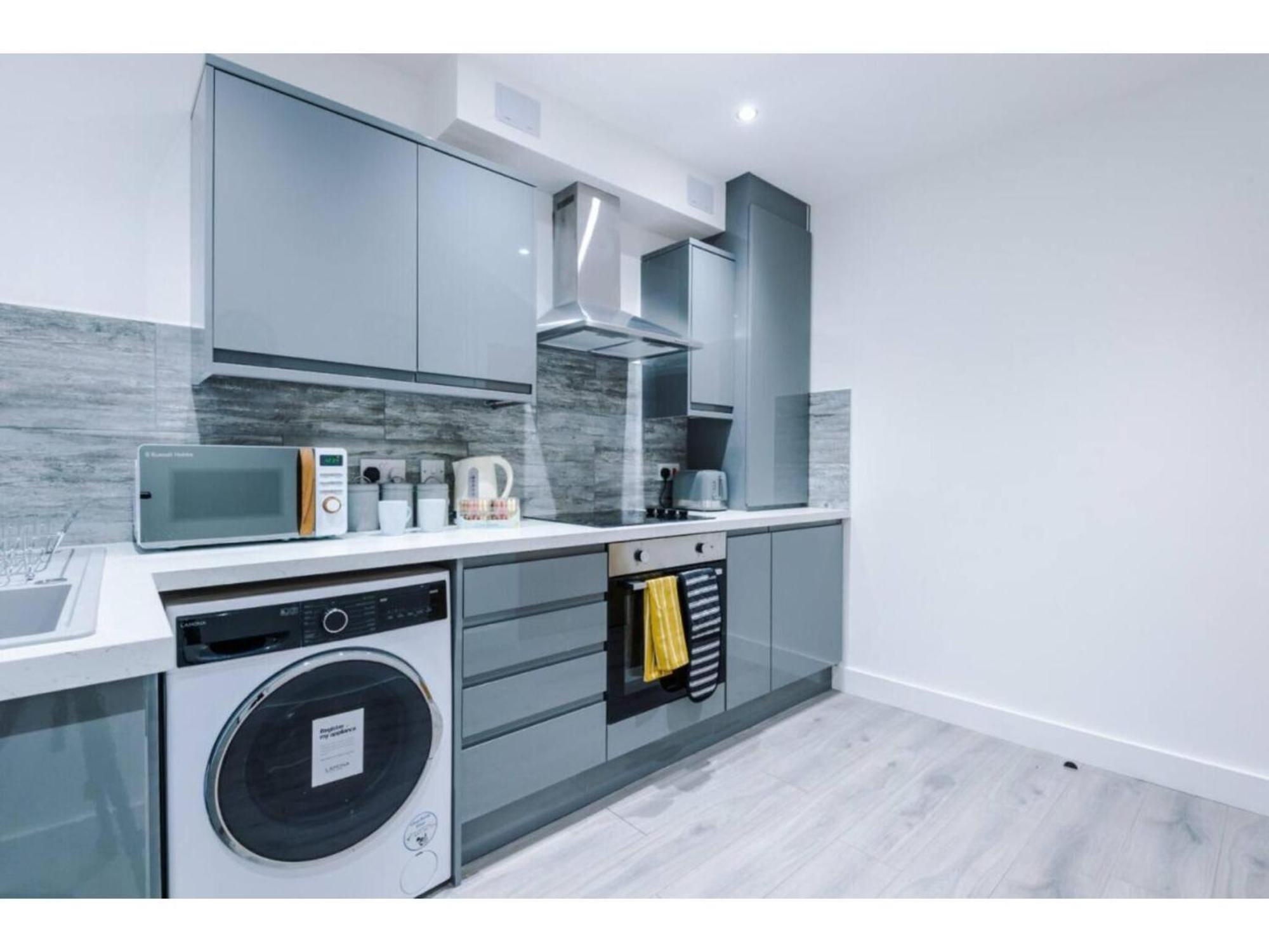 The Ecclesian Deluxe Near Trafford Centre Eccles Train Station *