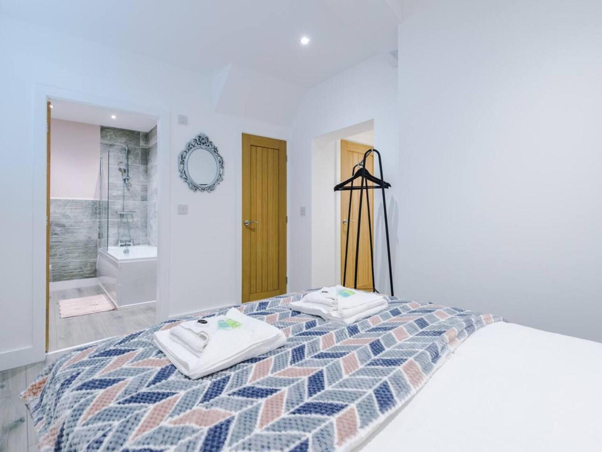 Apartment The Ecclesian Deluxe Near Trafford Centre Eccles Train Station Manchester