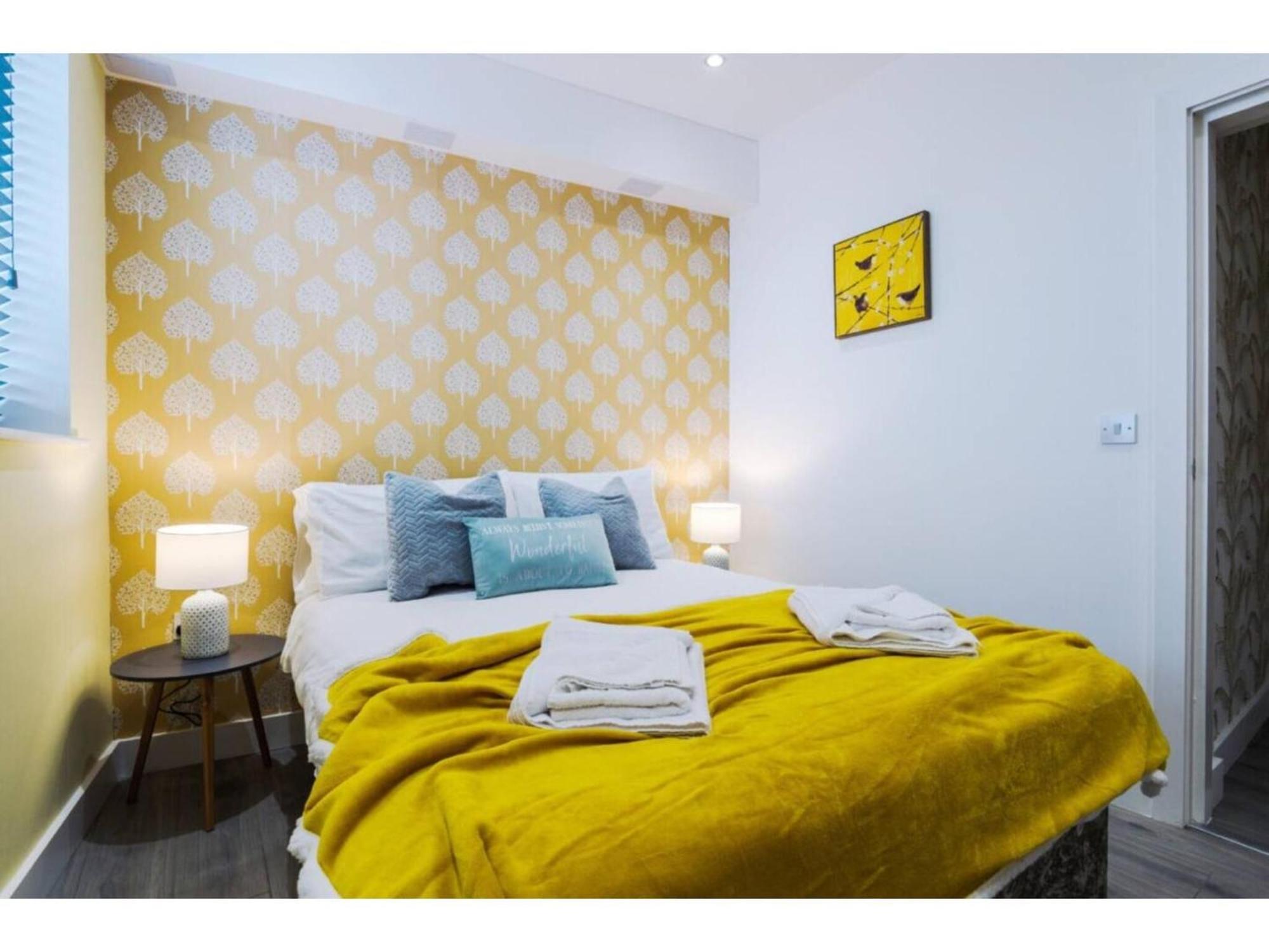 Apartment The Ecclesian Deluxe Near Trafford Centre Eccles Train Station