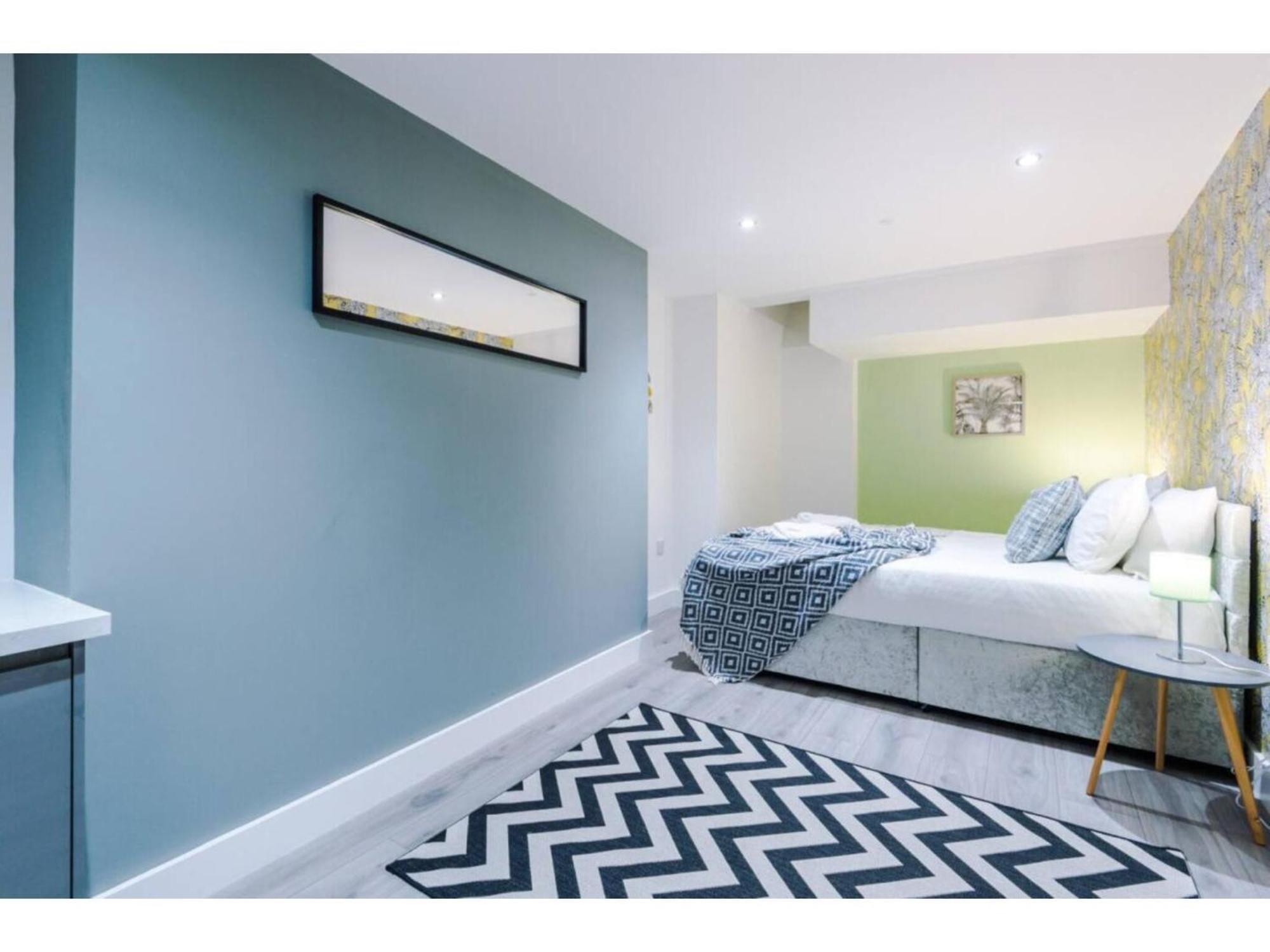 The Ecclesian Deluxe Near Trafford Centre Eccles Train Station Apartment Manchester