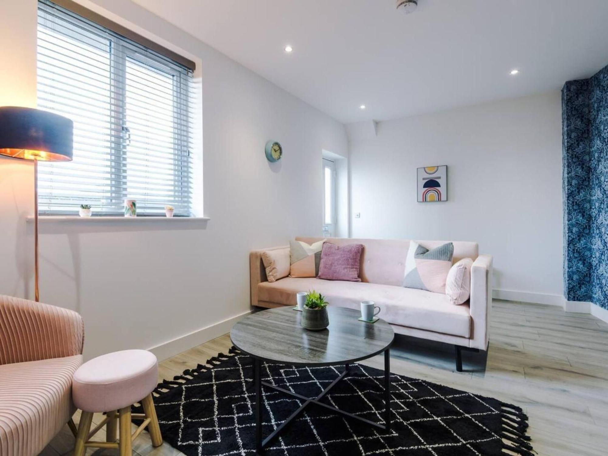 The Ecclesian Deluxe Near Trafford Centre Eccles Train Station Manchester