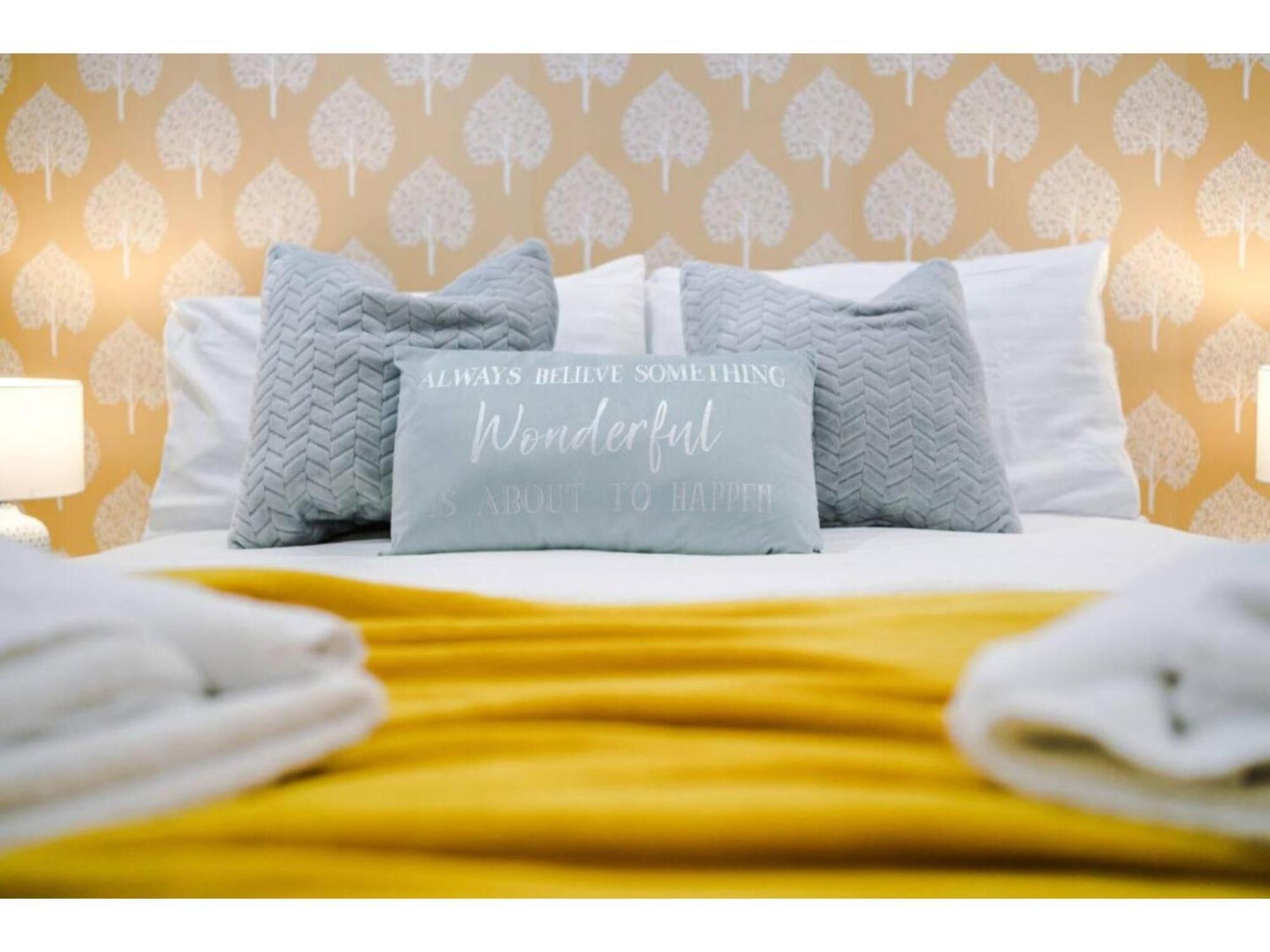 The Ecclesian Deluxe Near Trafford Centre Eccles Train Station Manchester