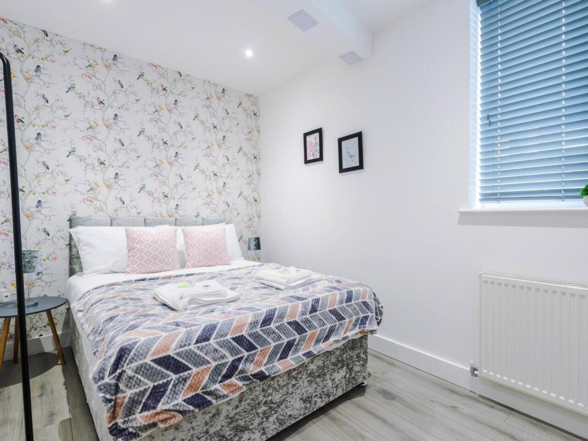 Apartment The Ecclesian Deluxe Near Trafford Centre Eccles Train Station