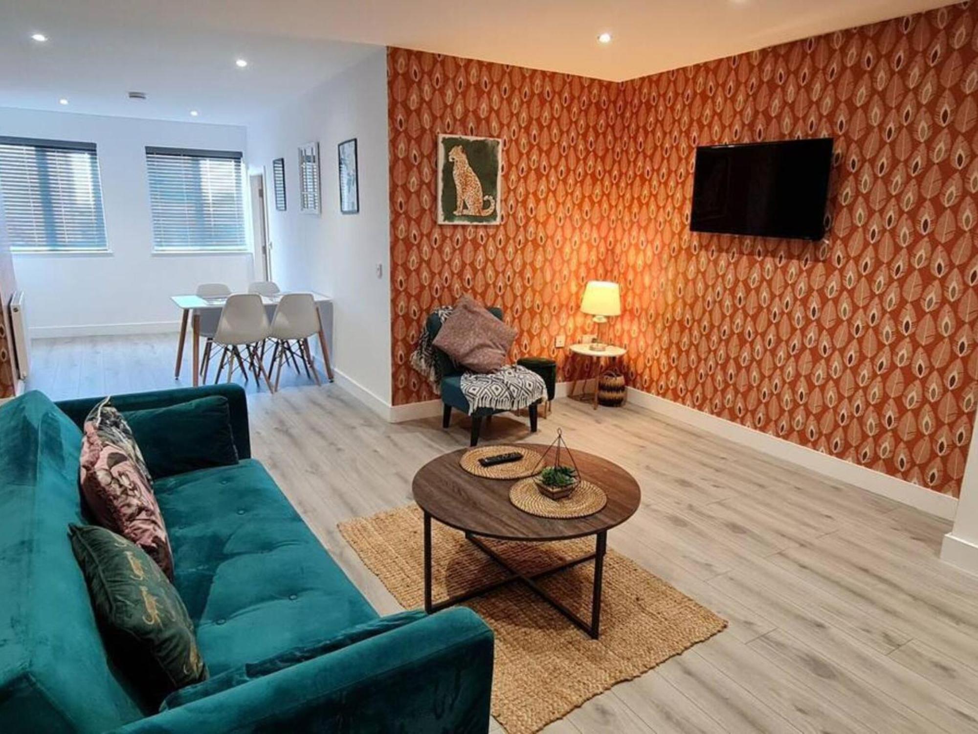 The Ecclesian Deluxe Near Trafford Centre Eccles Train Station Apartment Manchester