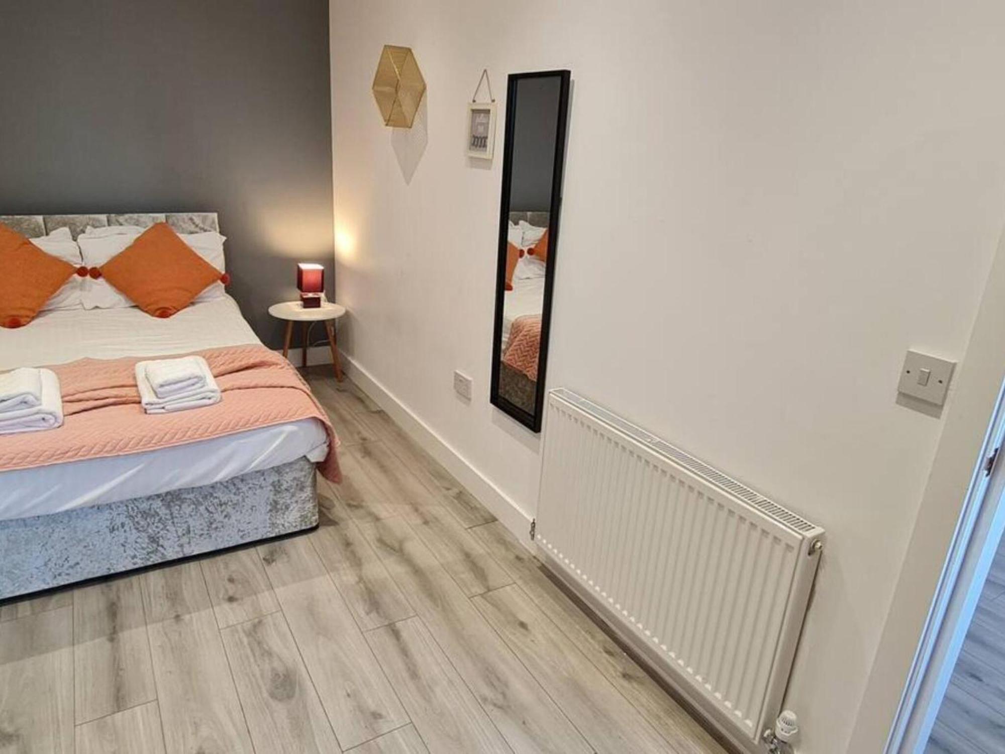 The Ecclesian Deluxe Near Trafford Centre Eccles Train Station *
