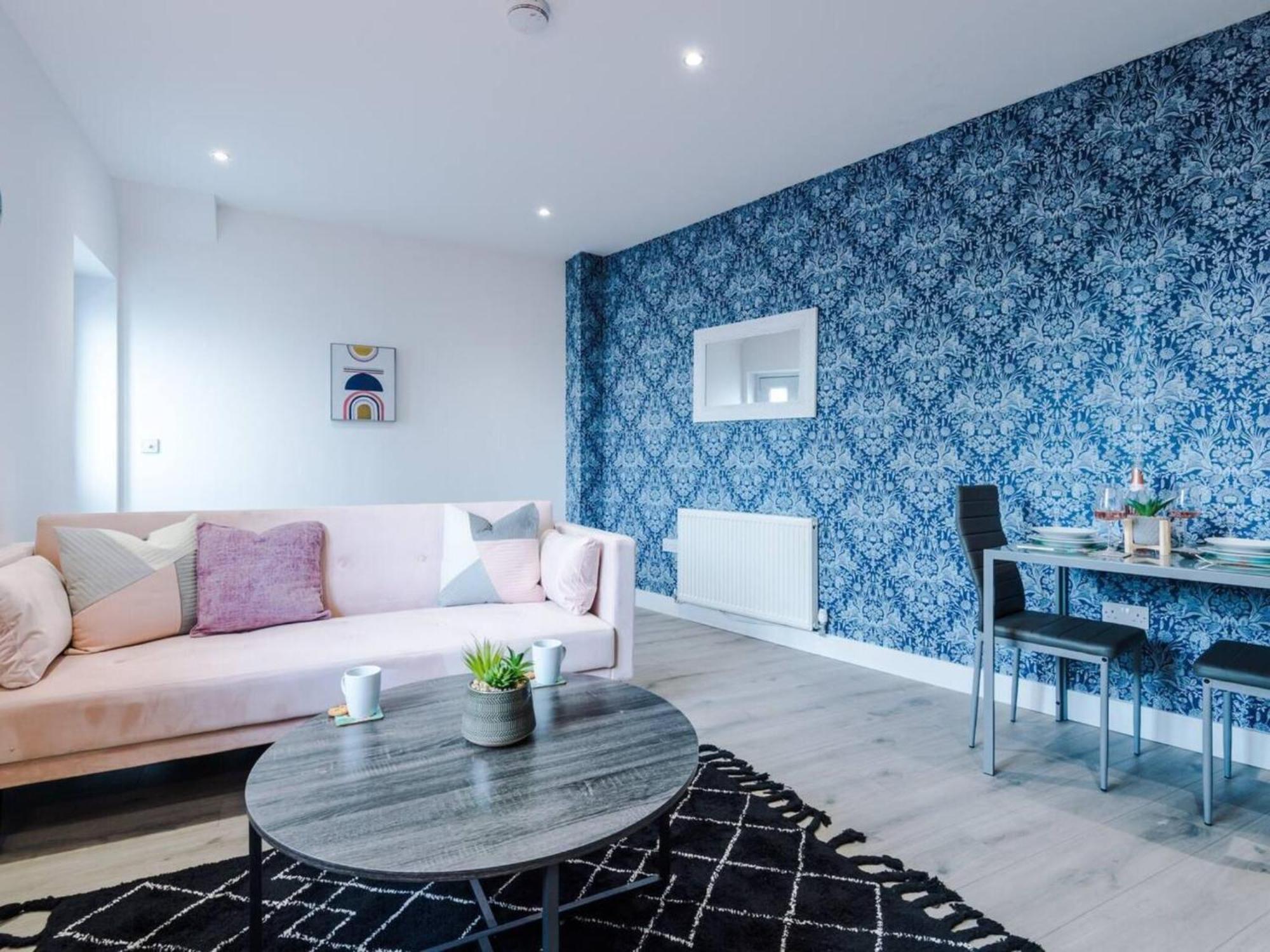 Apartment The Ecclesian Deluxe Near Trafford Centre Eccles Train Station *