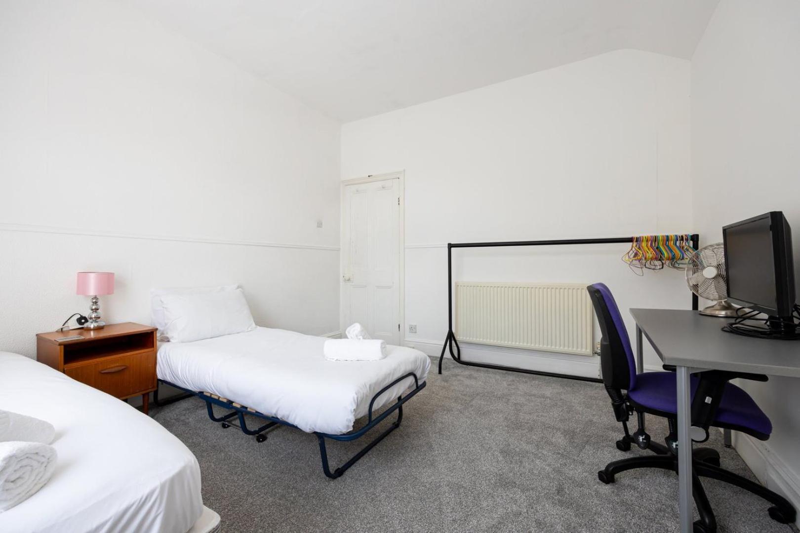 Guestready - Enchanting Life In Gorse Hill Holiday home Manchester