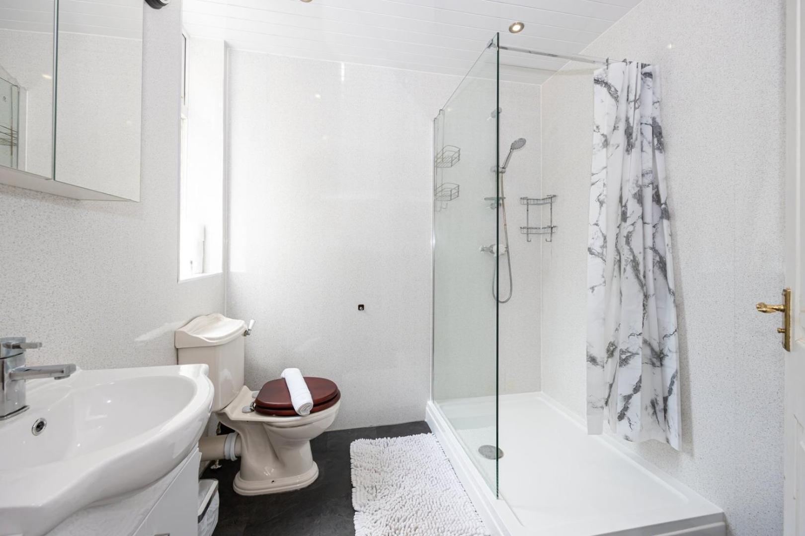 Guestready - Enchanting Life In Gorse Hill Holiday home *