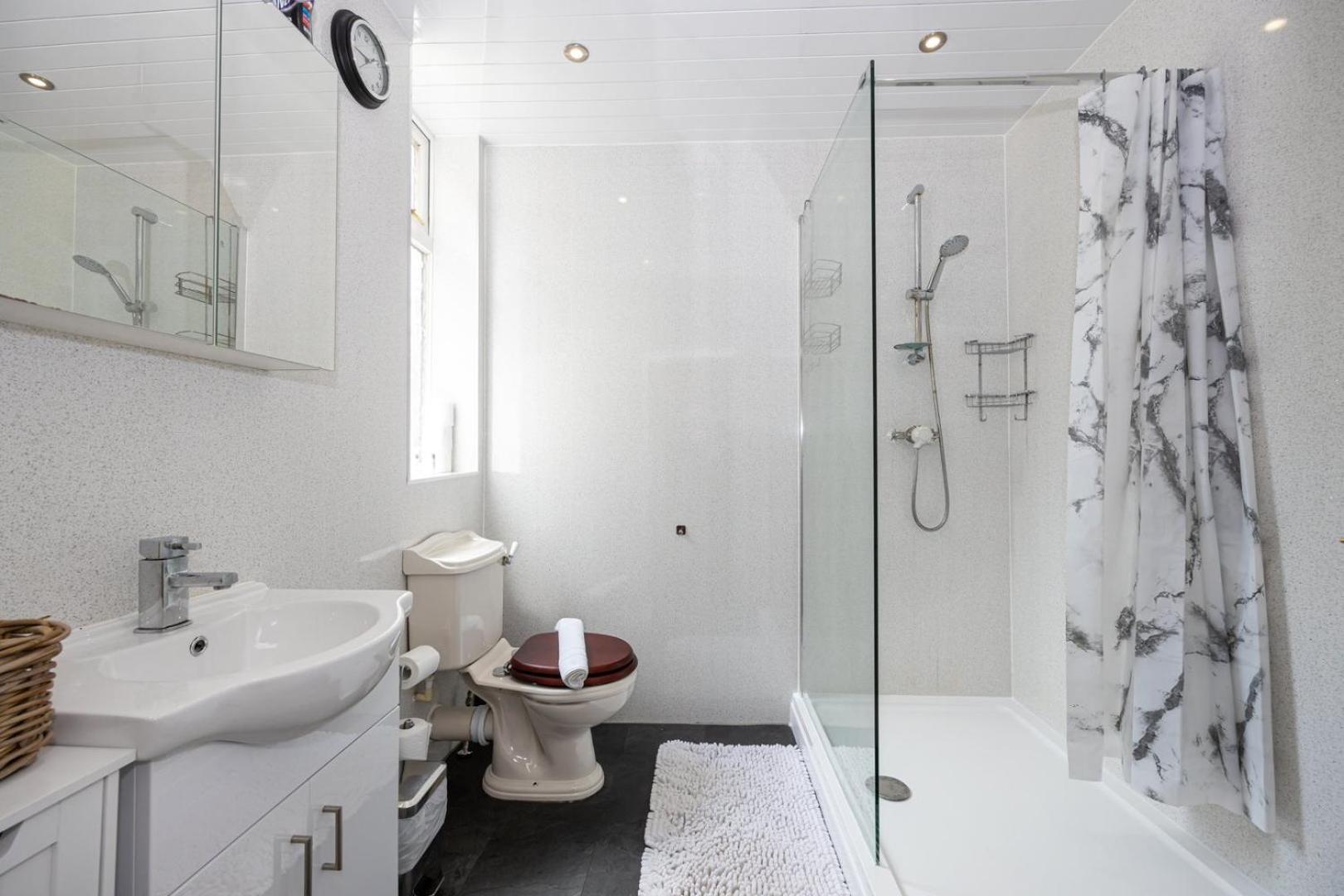 Holiday home Guestready - Enchanting Life In Gorse Hill Manchester