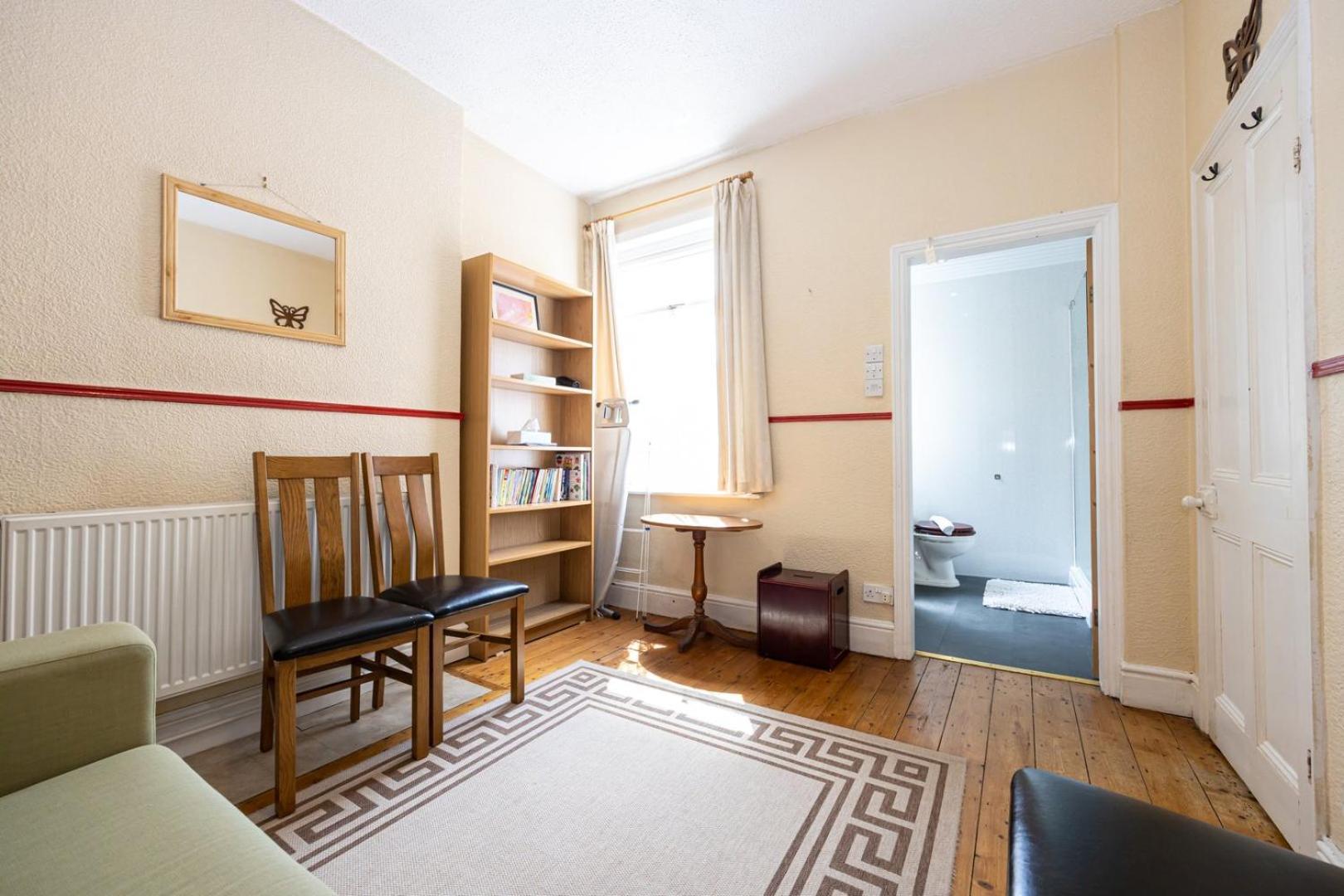 Guestready - Enchanting Life In Gorse Hill Manchester