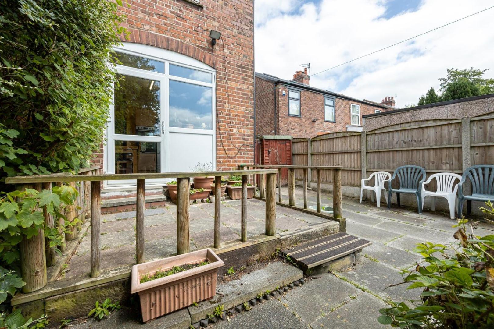 Guestready - Enchanting Life In Gorse Hill * Manchester
