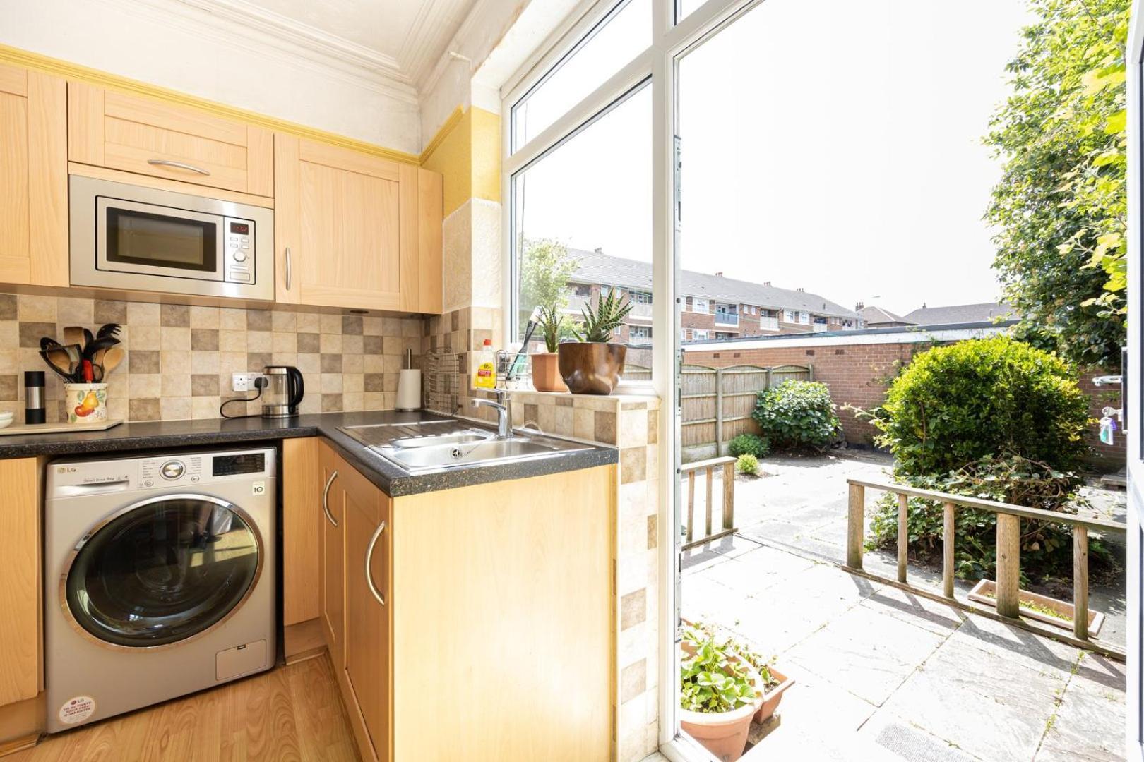 Guestready - Enchanting Life In Gorse Hill Manchester
