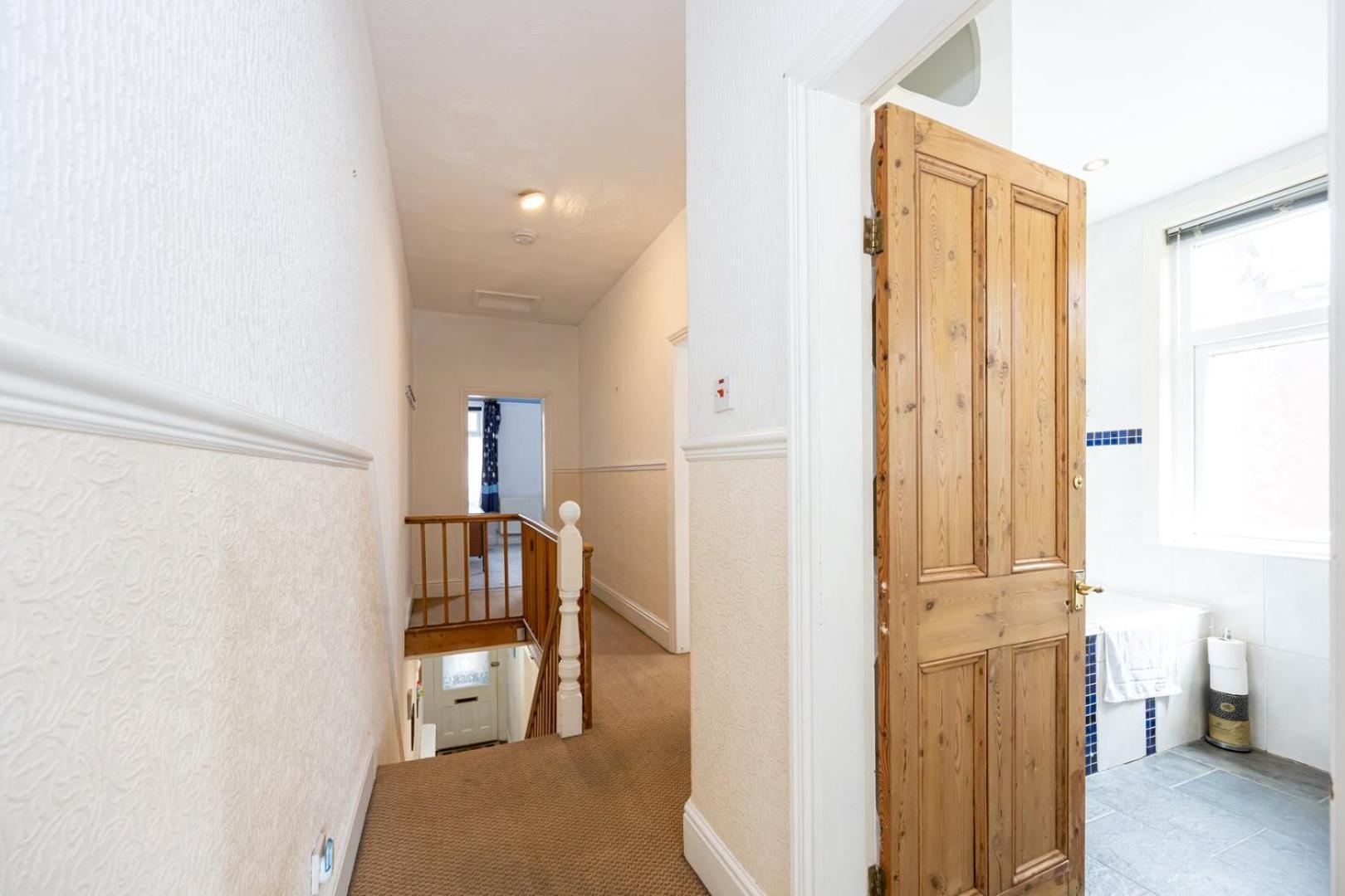 Guestready - Enchanting Life In Gorse Hill Manchester