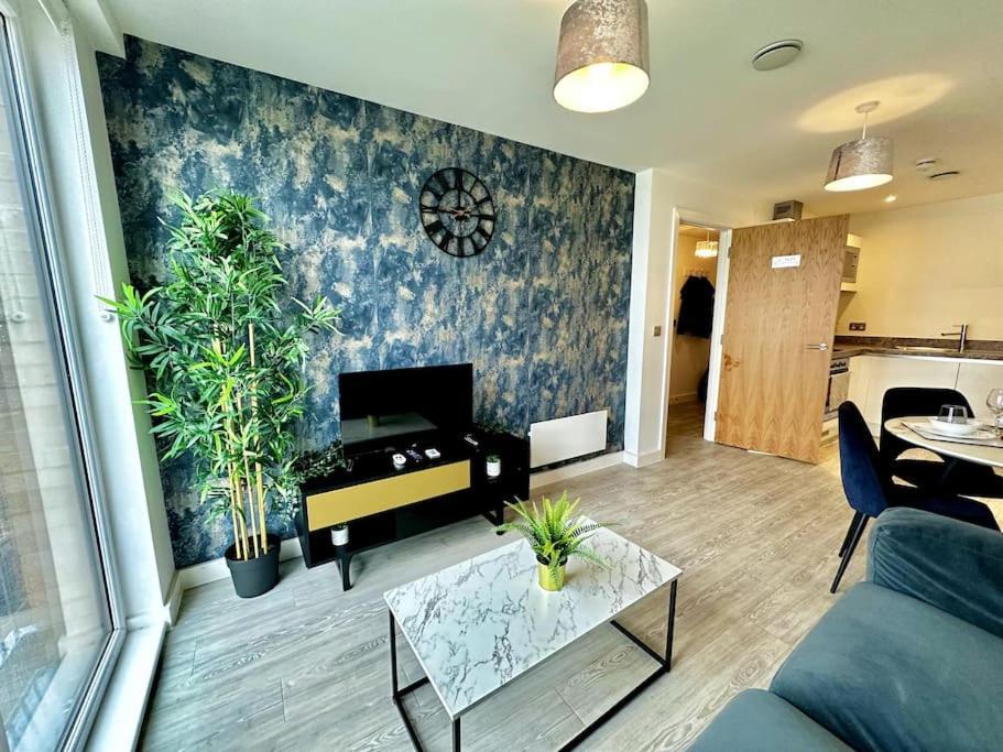 Luxury Flat - Greater Apartment