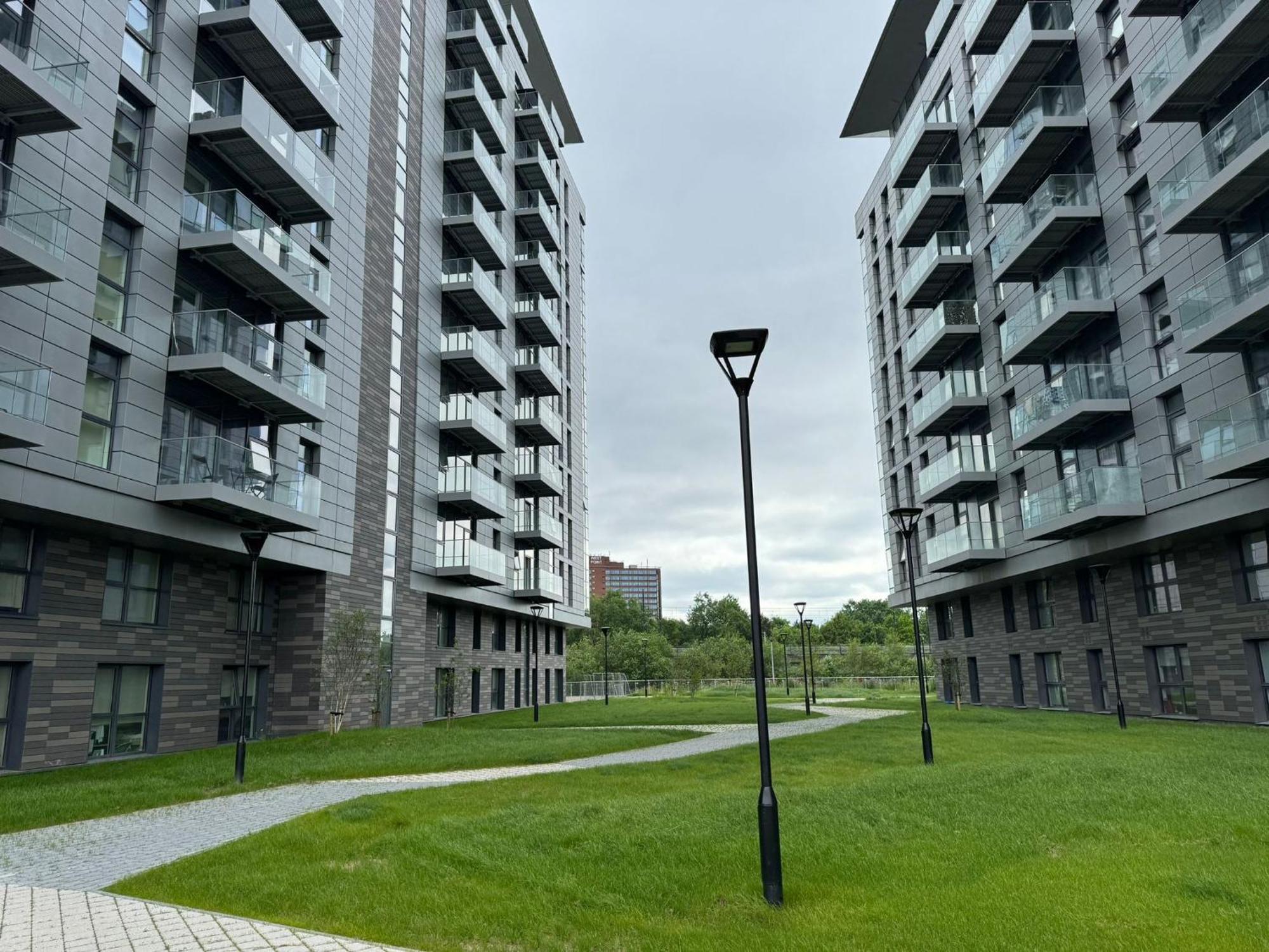 New Penthouse Height Flat, View Balcony, Free Gym & Minimalistic Apartment *