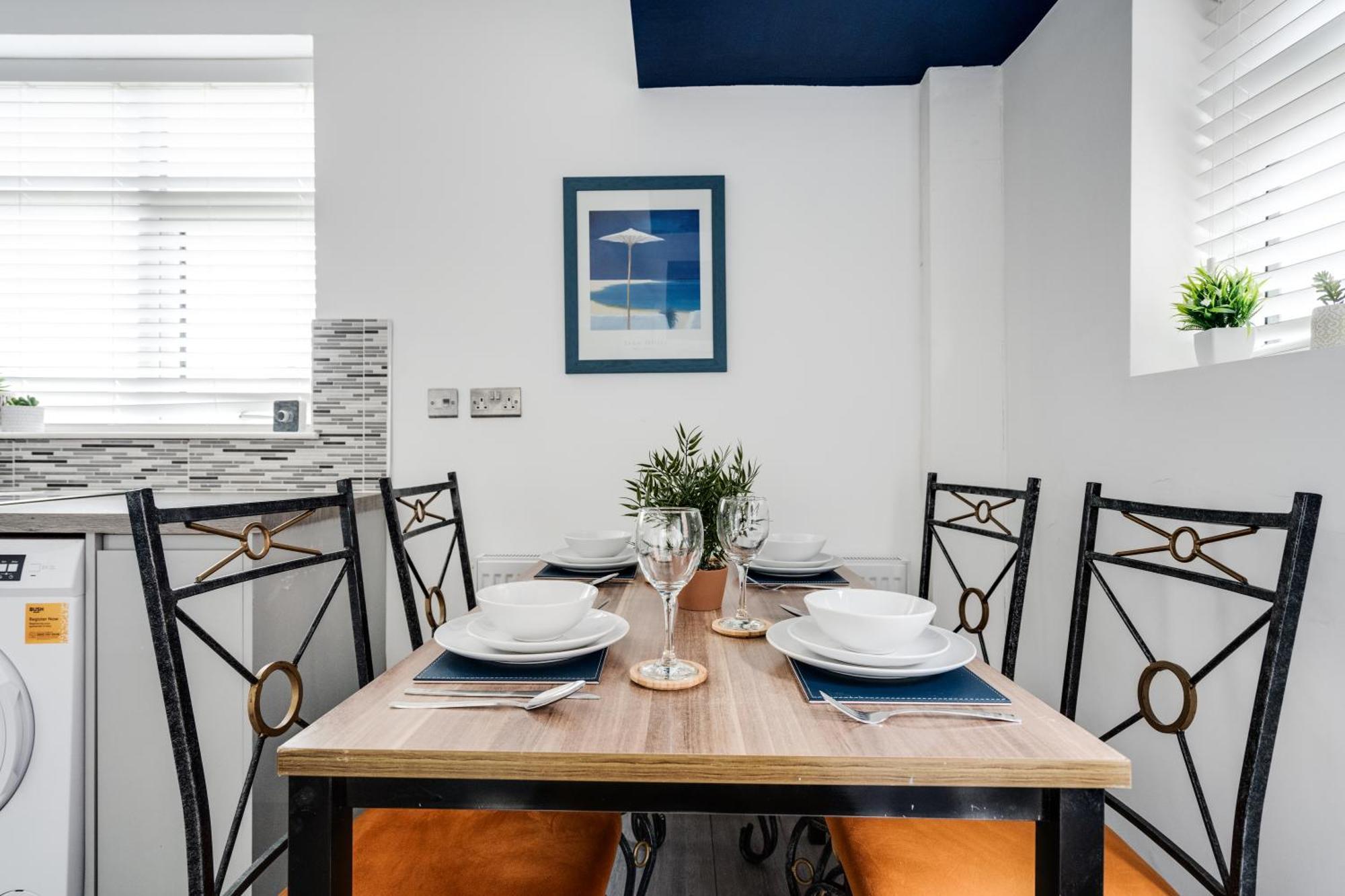Hilltop House In - Free Parking Holiday home