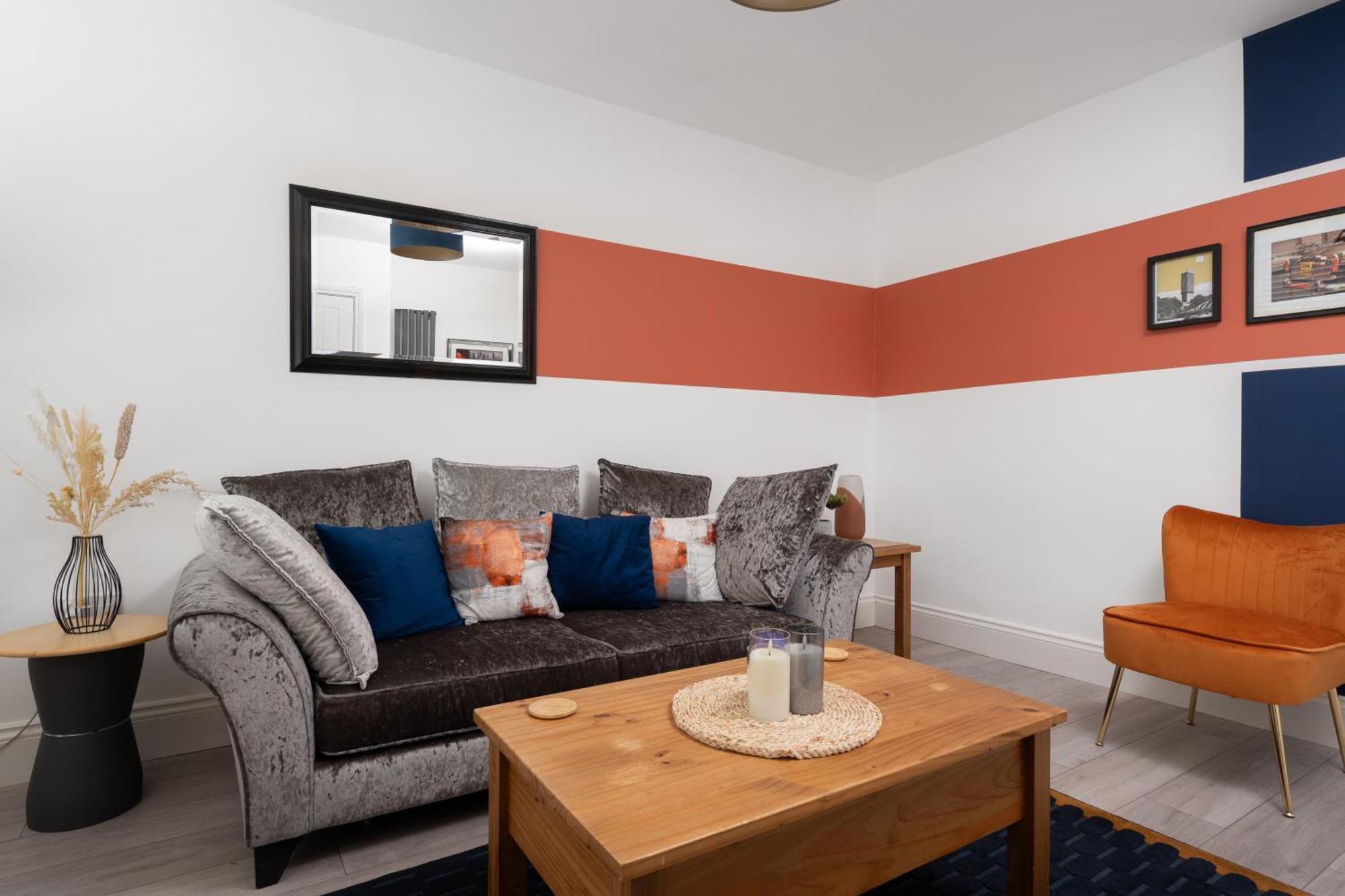 Hilltop House In - Free Parking Holiday home *
