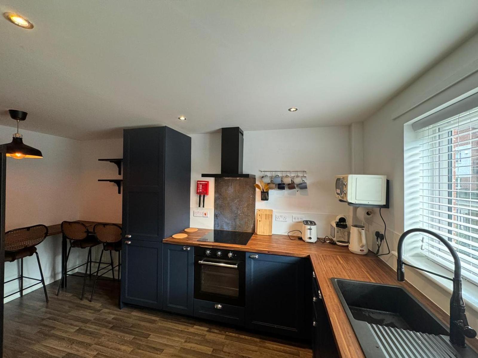 Gasthuis Modern King Bedroom Near Etihad Stadium & The Coop Live Manchester