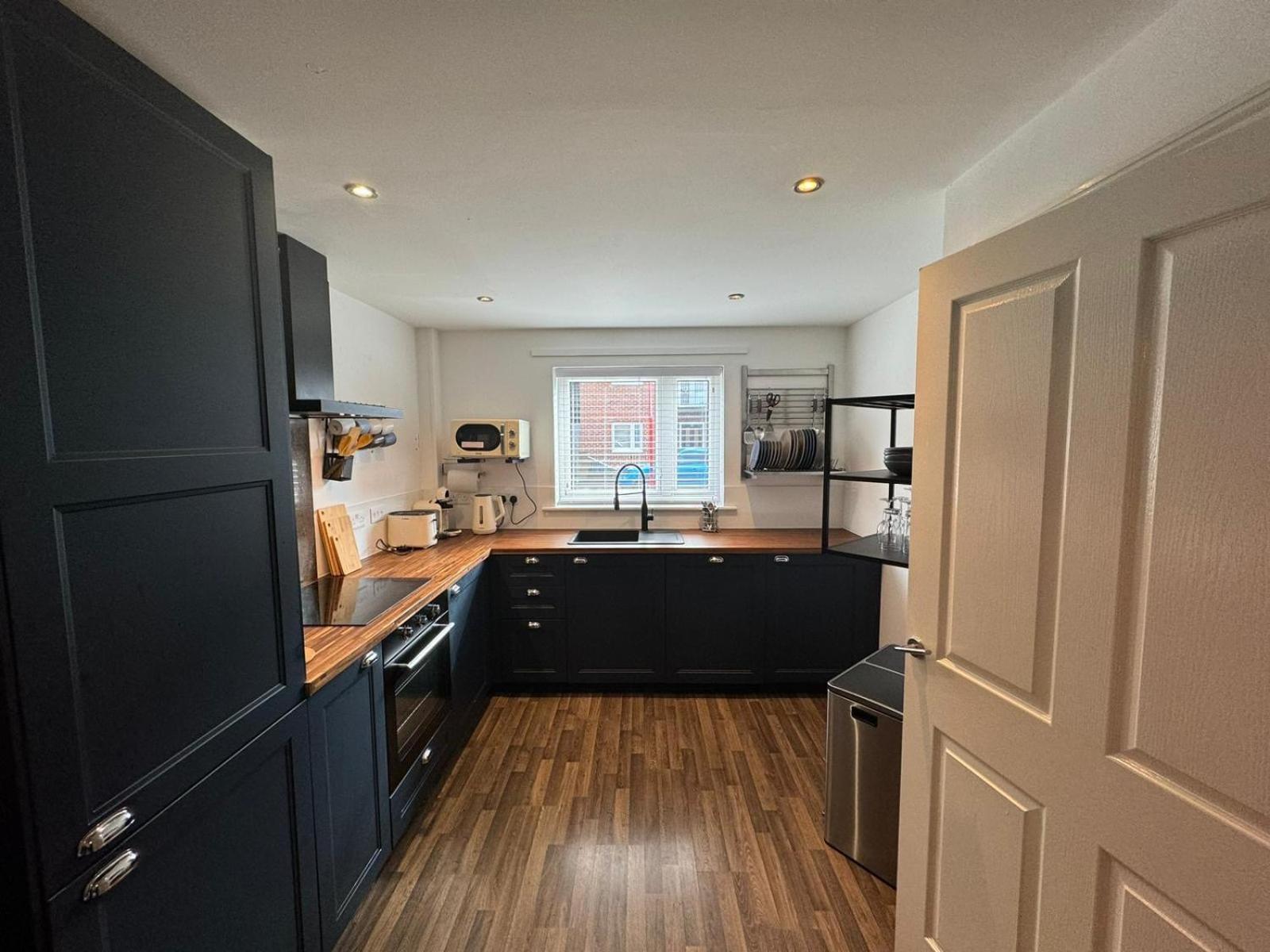 Gasthuis Modern King Bedroom Near Etihad Stadium & The Coop Live *