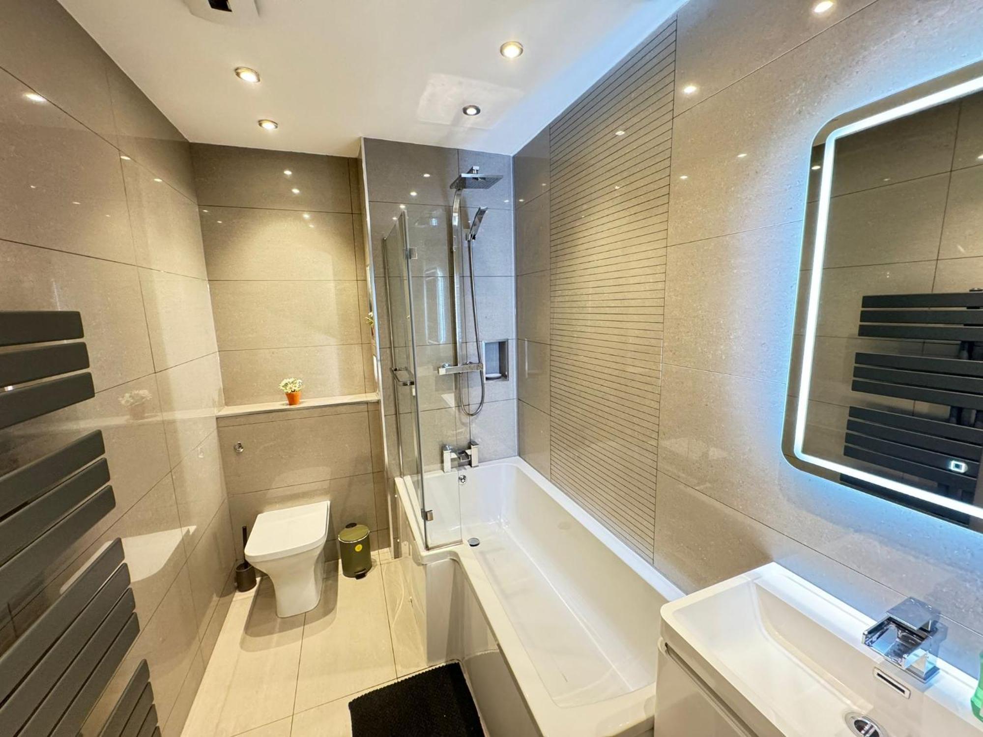 Gasthuis Modern King Bedroom Near Etihad Stadium & The Coop Live *