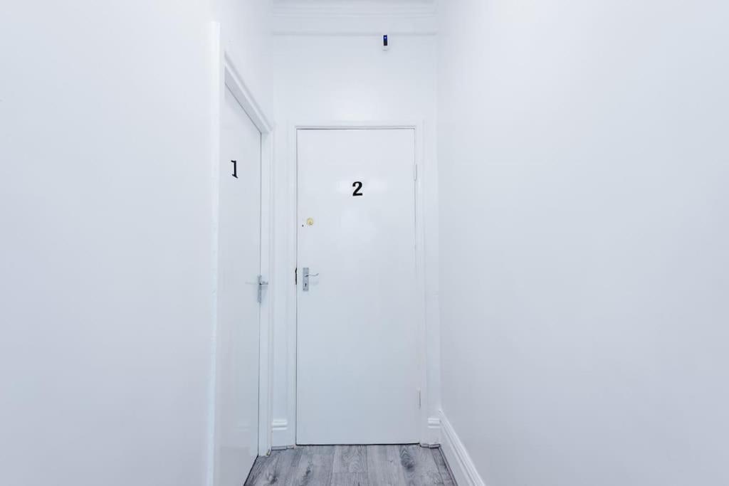 1 Bed Flat With Parking Apartment