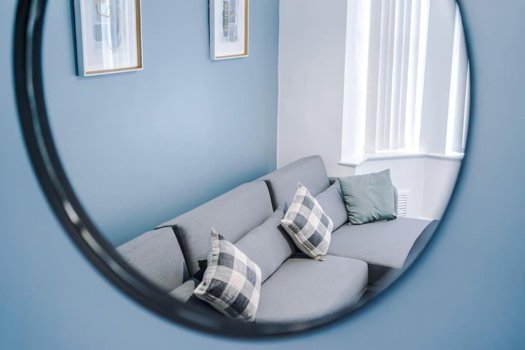 1 Bed Flat With Parking * Manchester