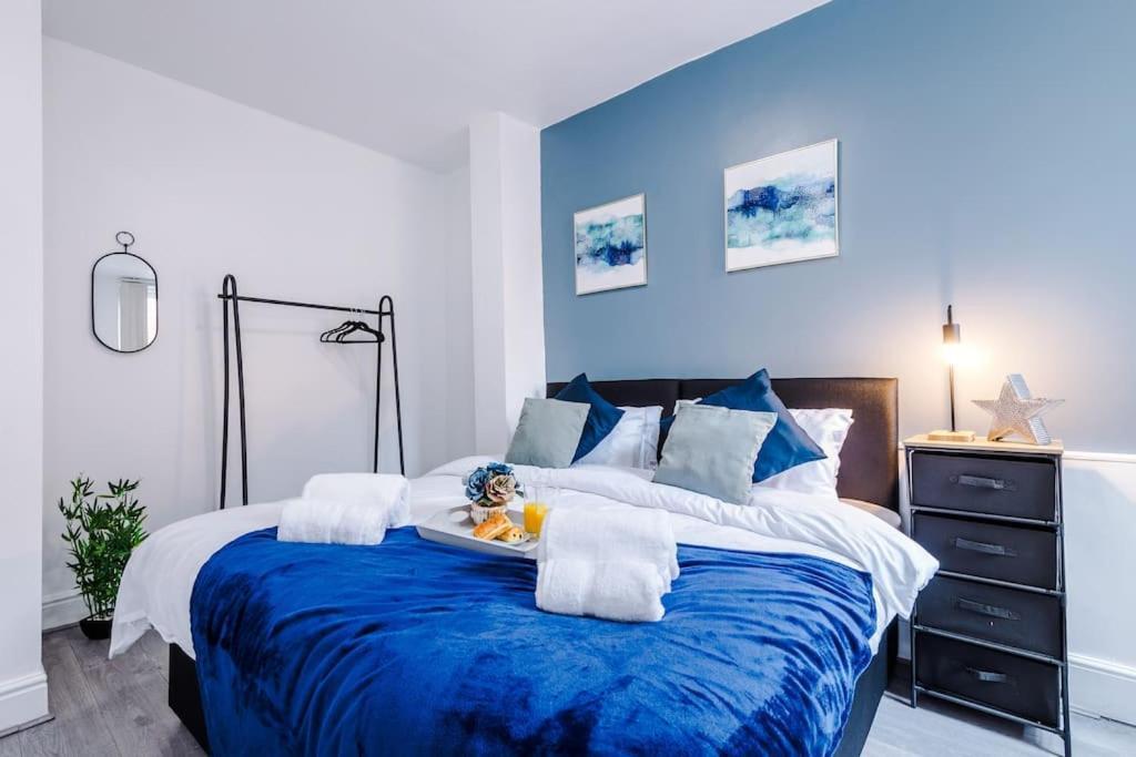 1 Bed Flat With Parking Apartment