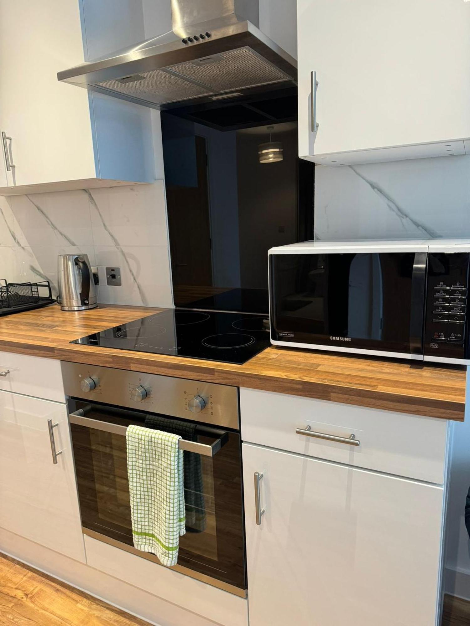 New Penthouse Height Flat, View Balcony, Free Gym & Minimalistic Manchester