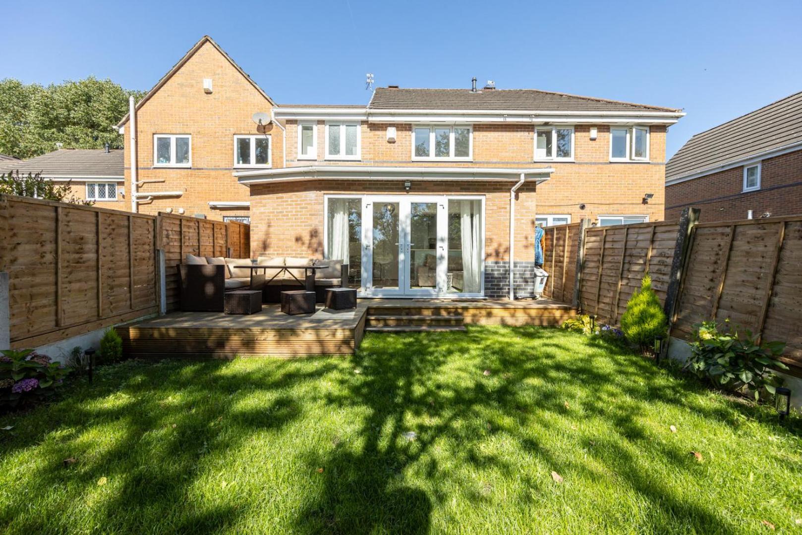 Guestready - A Haven By The River Manchester