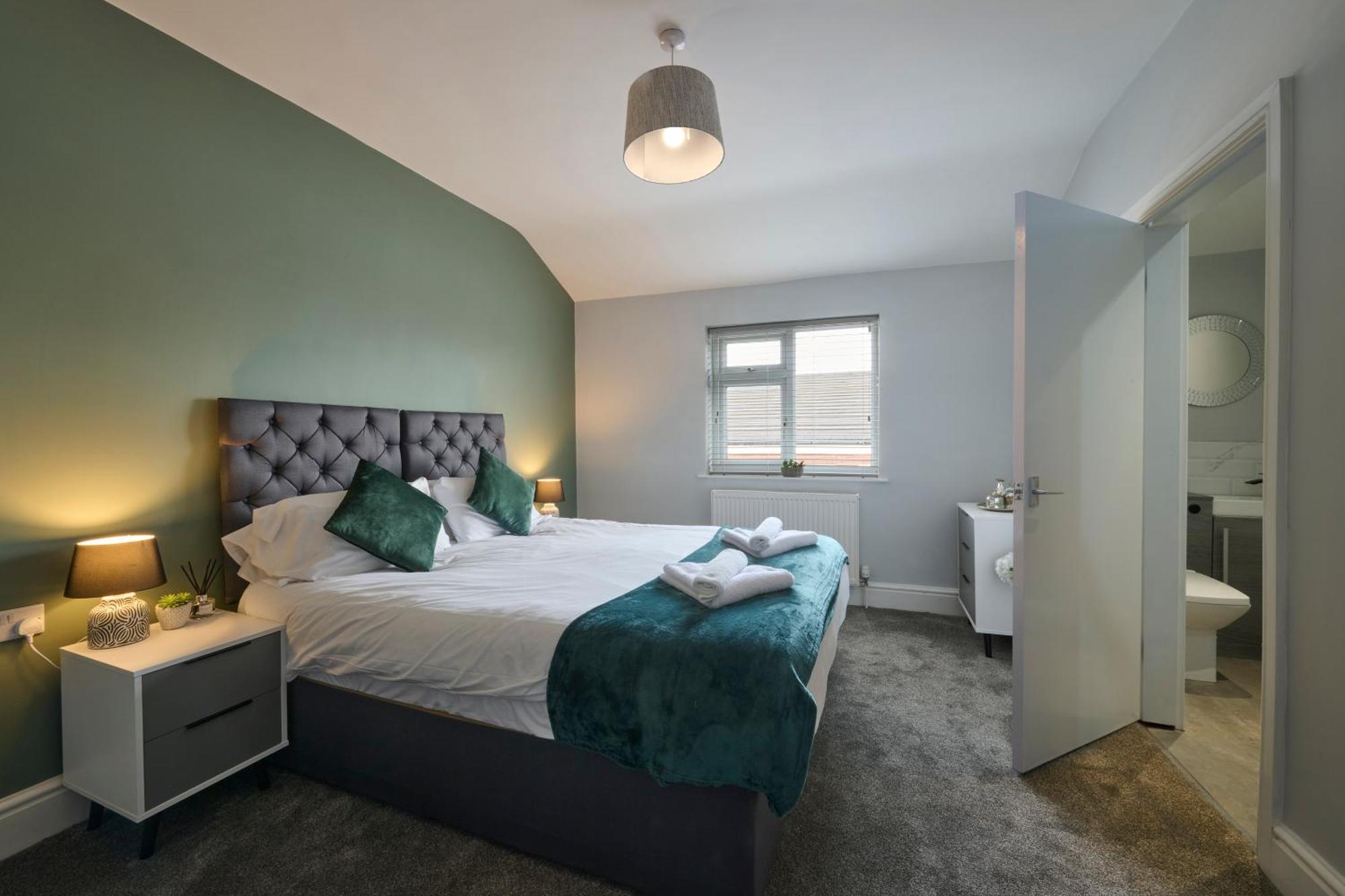 Apartment Stunning Two Bedroom In Denton By Eason Stays, Ideal For Contractors Working On Crown Point, With Free Parking Manchester