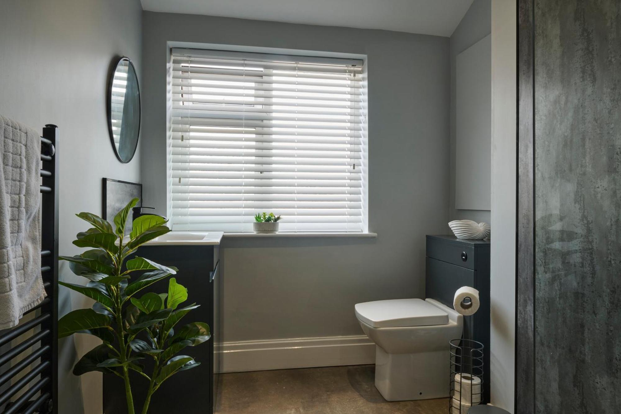 Stunning Two Bedroom In Denton By Eason Stays, Ideal For Contractors Working On Crown Point, With Free Parking * Manchester
