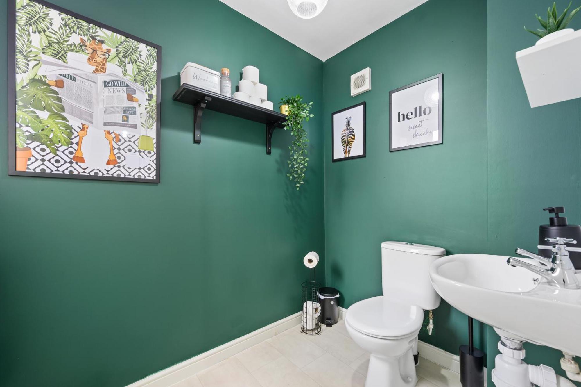 Comfy & Stylish House , 6mins To Etihad Stadium, Coop Live Arena & Center ,free Parking Vakantiehuis