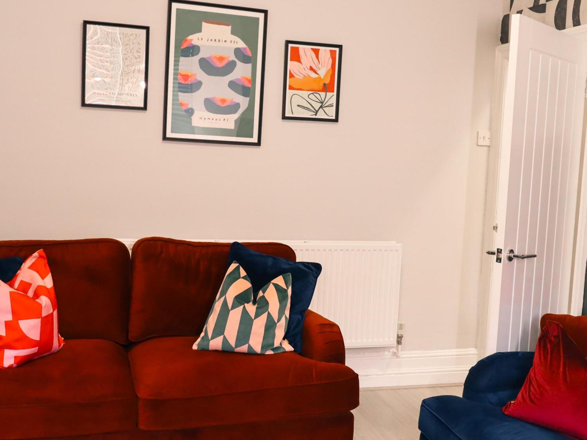 Beautiful Large House Free Parking 10 Mins To Centre Near Ao Arena Ideal For Groups Long Rates Holiday home