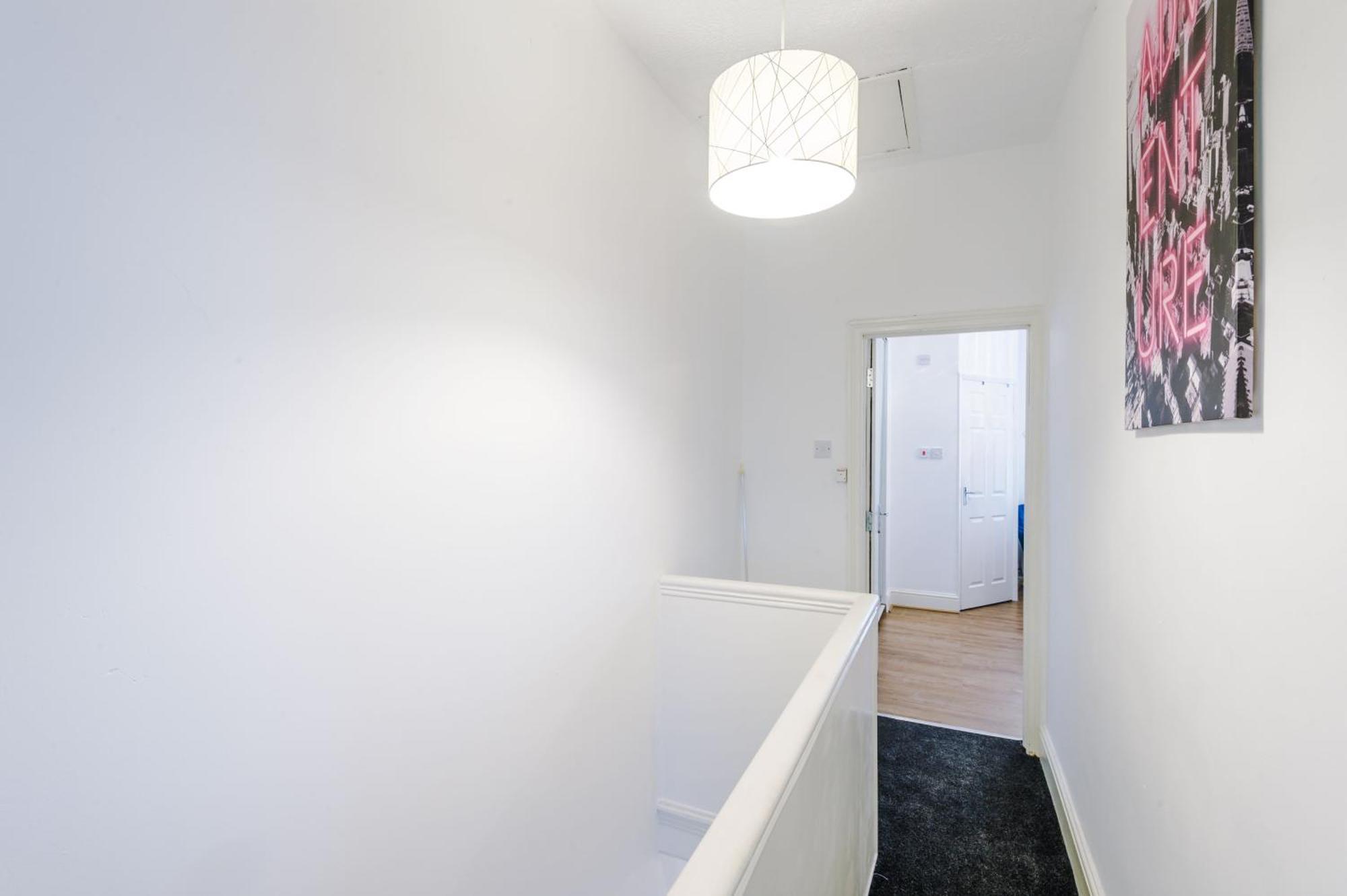R&r Nr Mediacity 4 Bedrms, 6 Beds, Free Parking Manchester