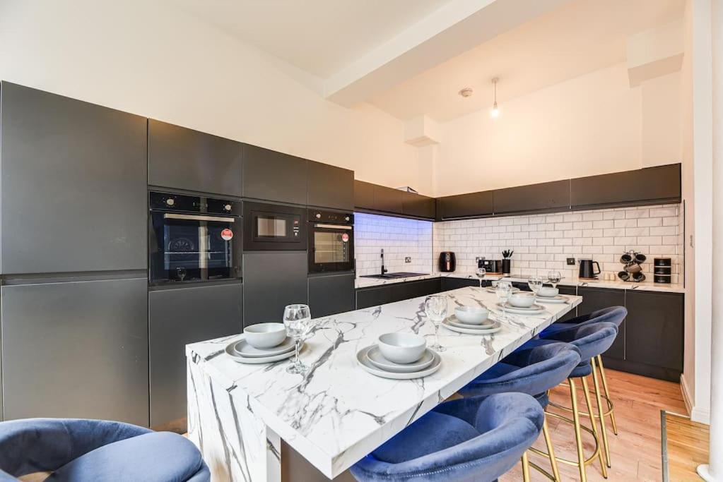 Cozy Retreat - City Centre Appartement *