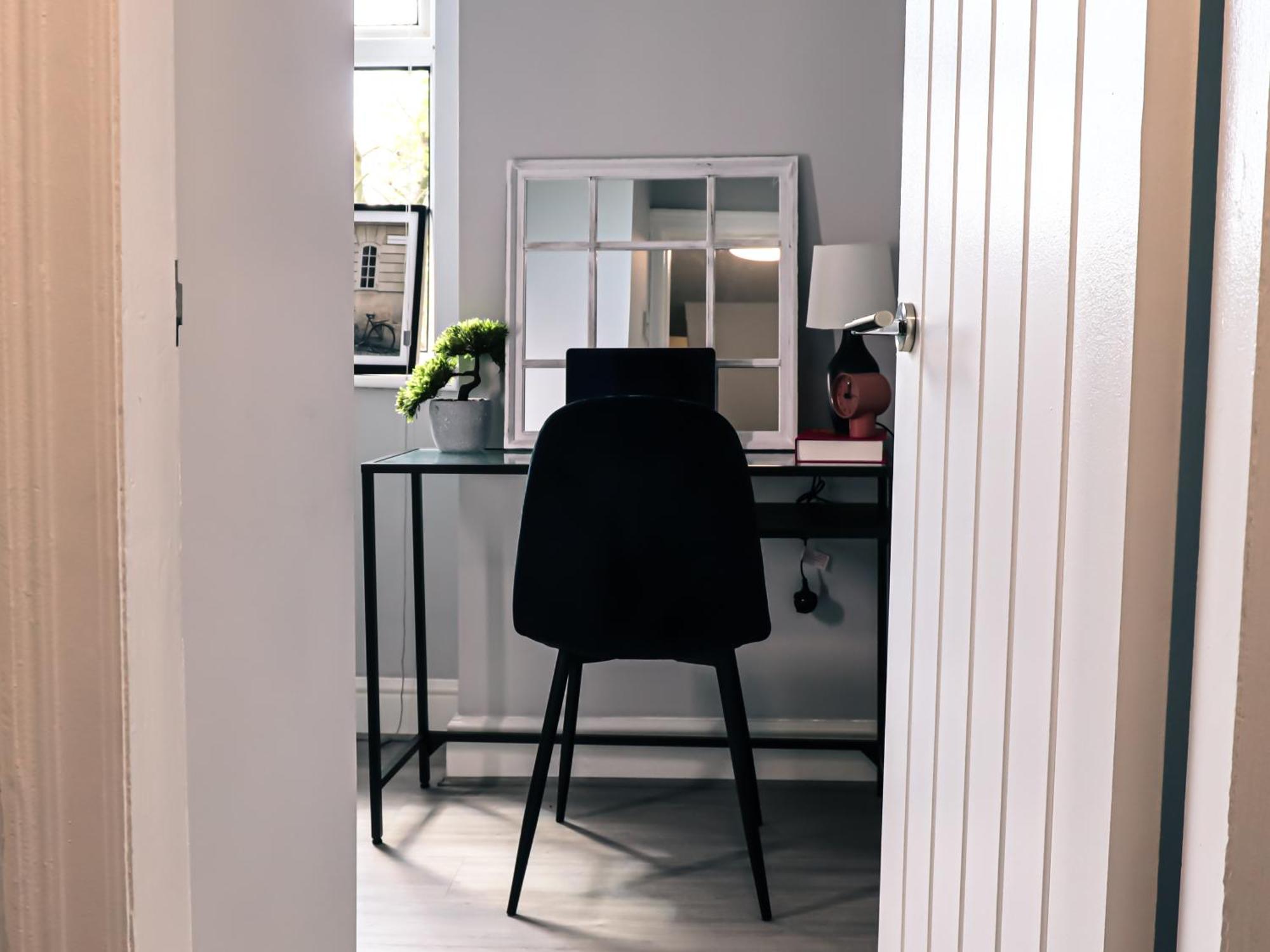 Long Stays, Rates, Free Parking, Contractors Haven, Relocators, Work Leisure, Cosy House, Newly Renovated, Manchester